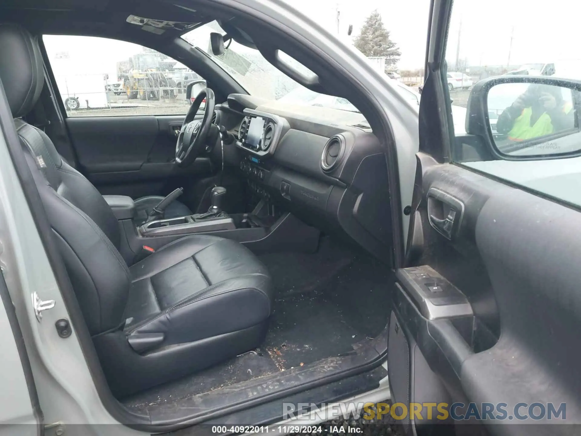 5 Photograph of a damaged car 3TMDZ5BN1NM123131 TOYOTA TACOMA 2022