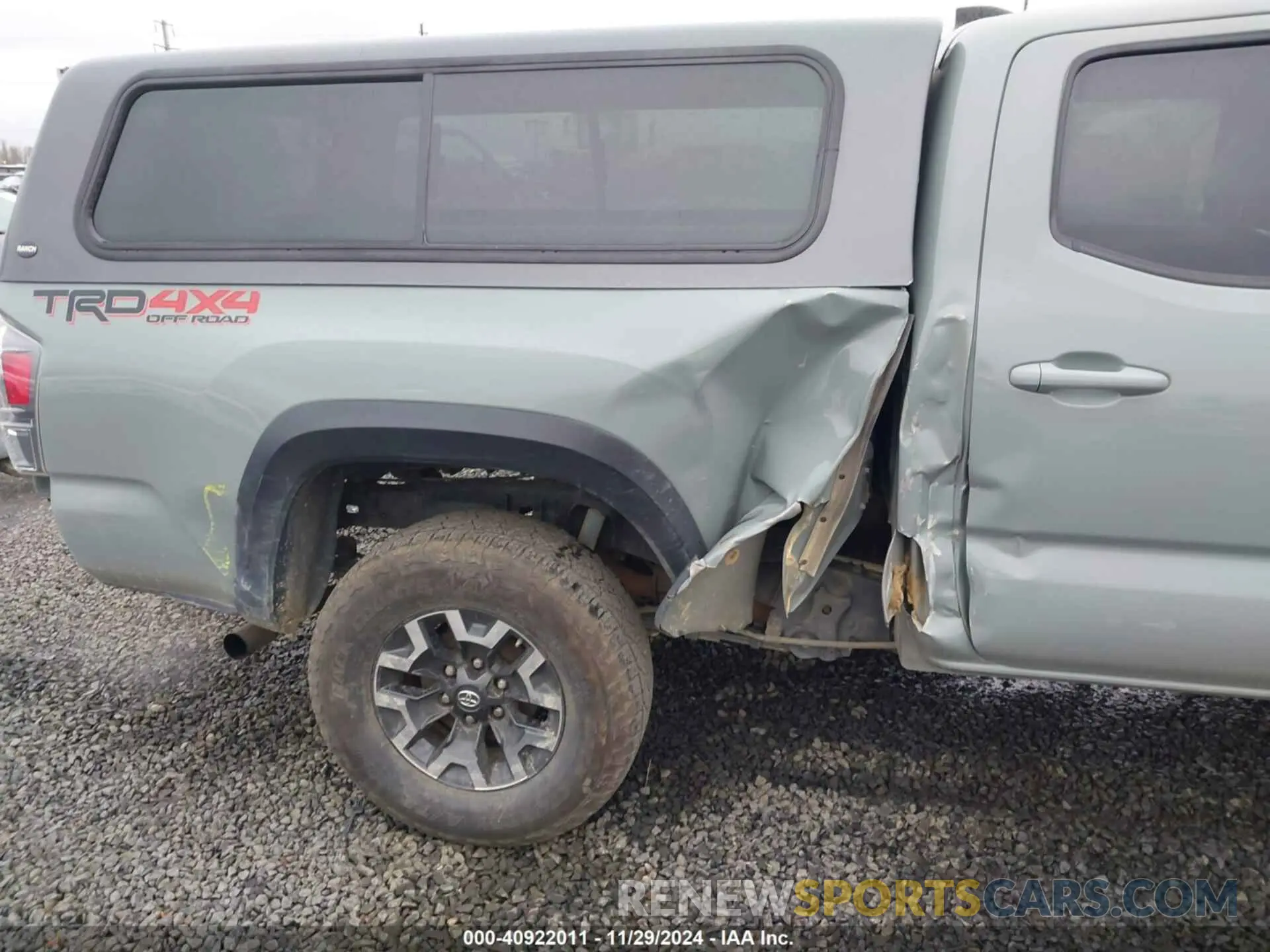 6 Photograph of a damaged car 3TMDZ5BN1NM123131 TOYOTA TACOMA 2022