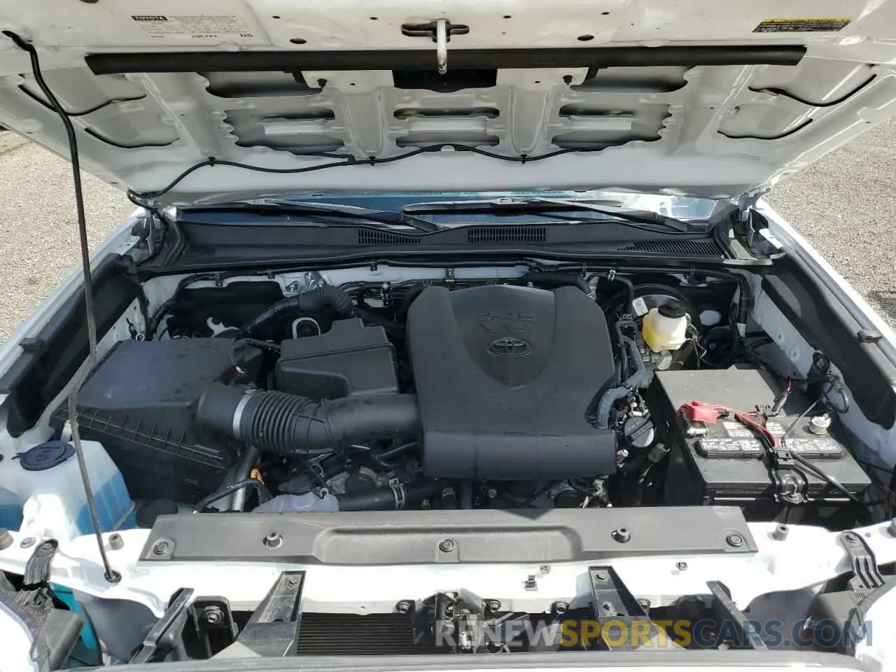 11 Photograph of a damaged car 3TMDZ5BN1NM136395 TOYOTA TACOMA 2022