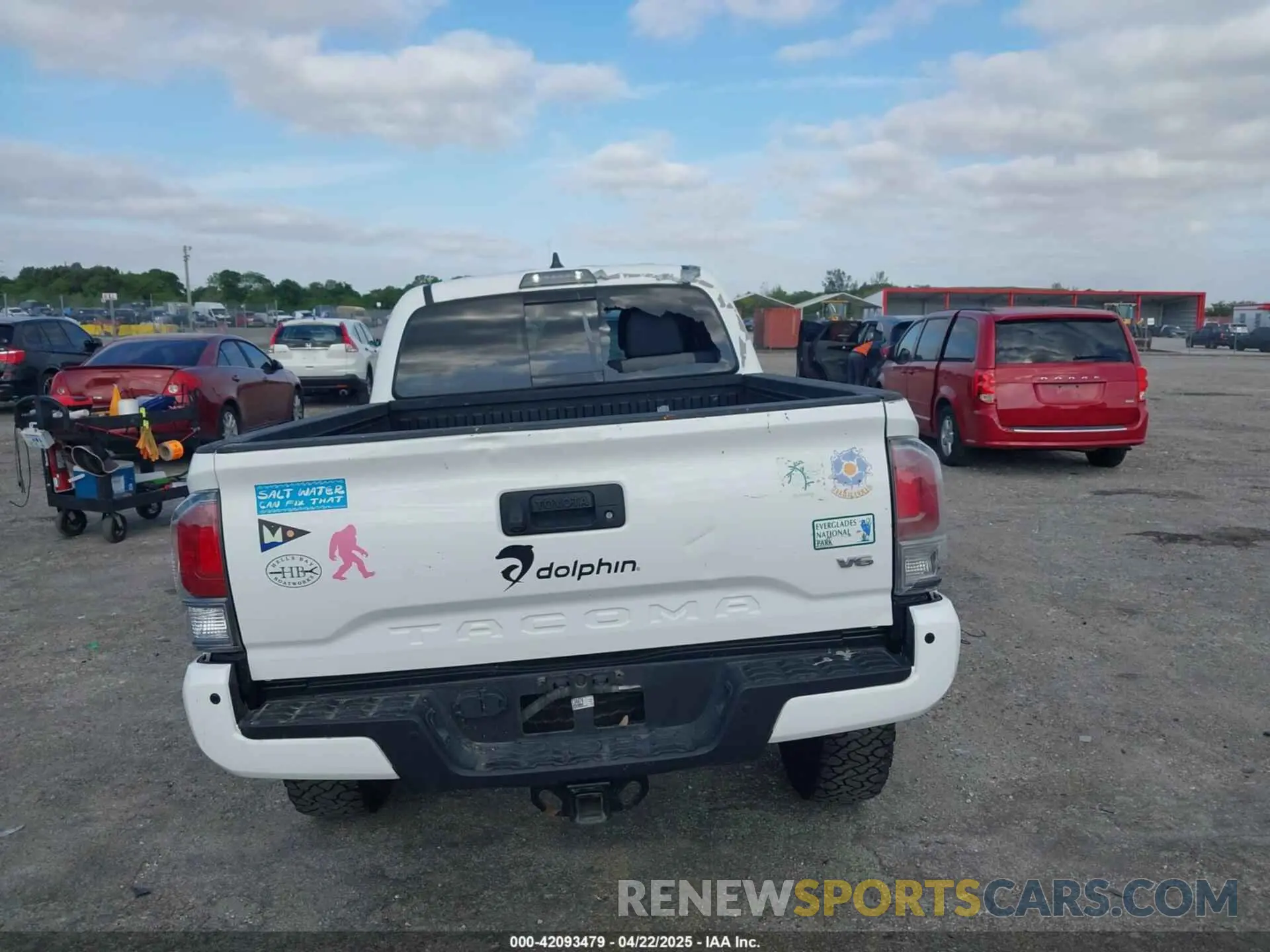 17 Photograph of a damaged car 3TMDZ5BN4NM136035 TOYOTA TACOMA 2022