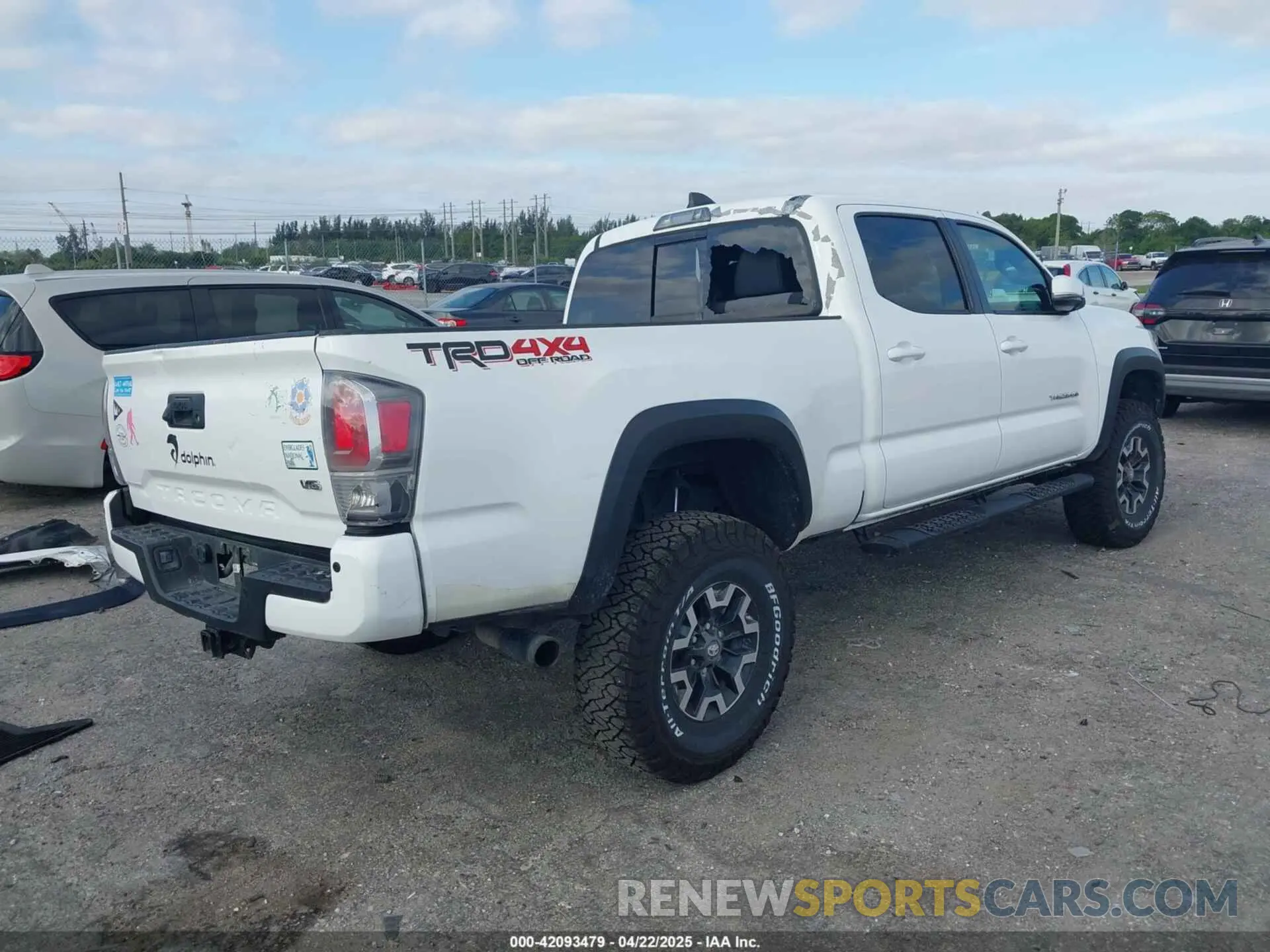 4 Photograph of a damaged car 3TMDZ5BN4NM136035 TOYOTA TACOMA 2022