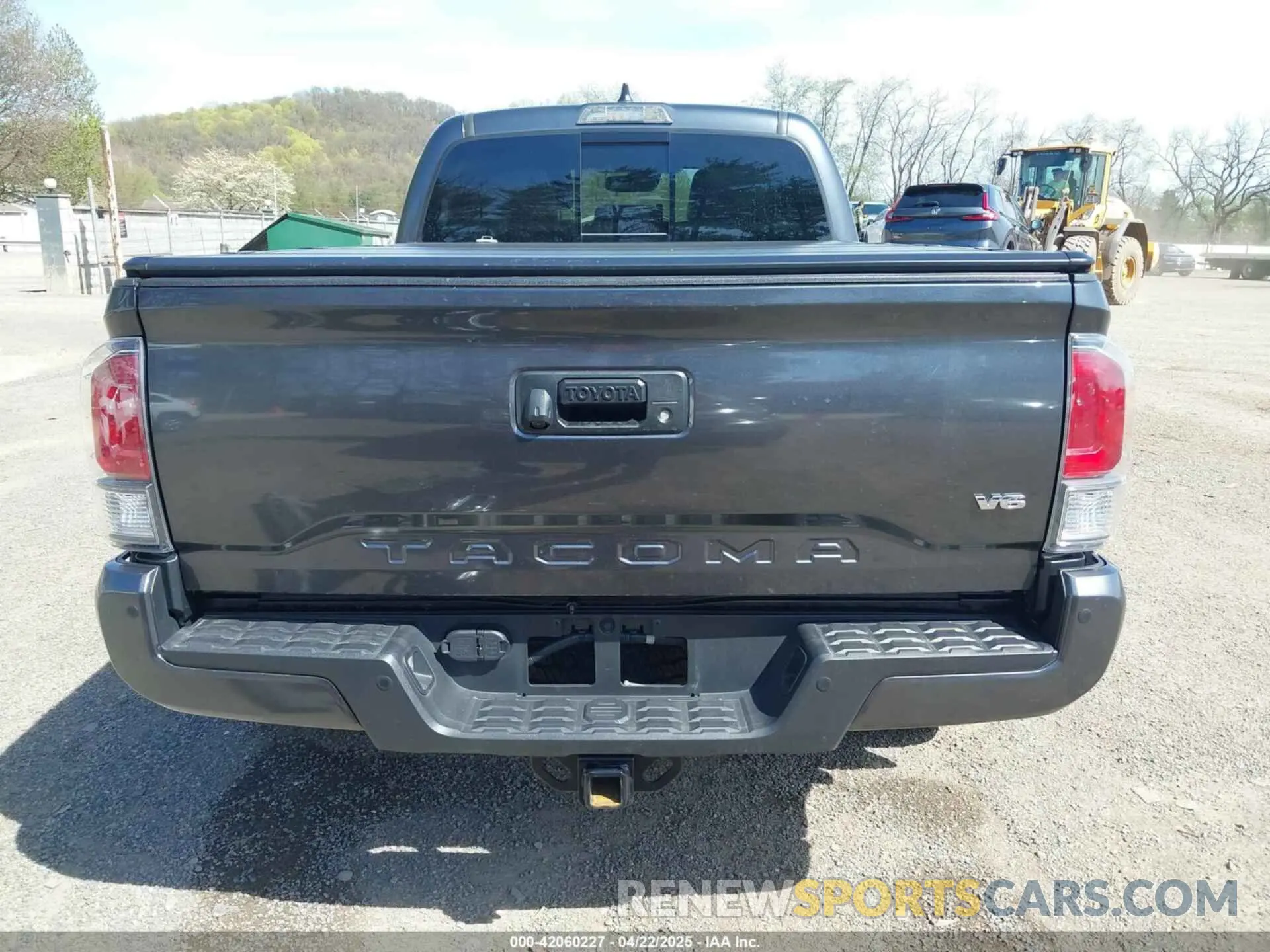 17 Photograph of a damaged car 3TMDZ5BN7NM140340 TOYOTA TACOMA 2022