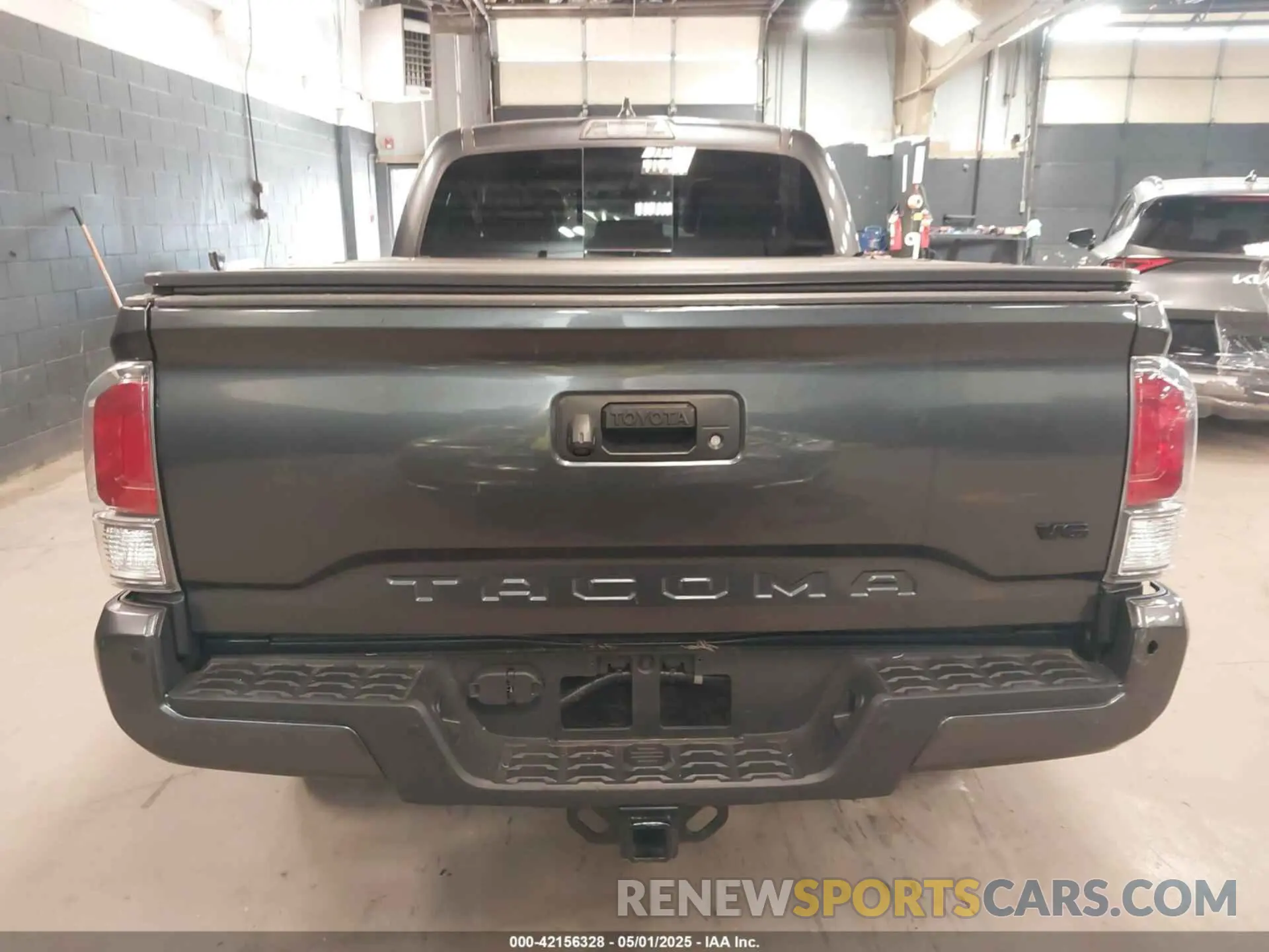 16 Photograph of a damaged car 3TMDZ5BN8NM138936 TOYOTA TACOMA 2022