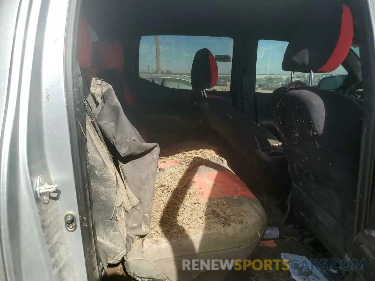 10 Photograph of a damaged car 3TMDZ5BN9NM123684 TOYOTA TACOMA 2022