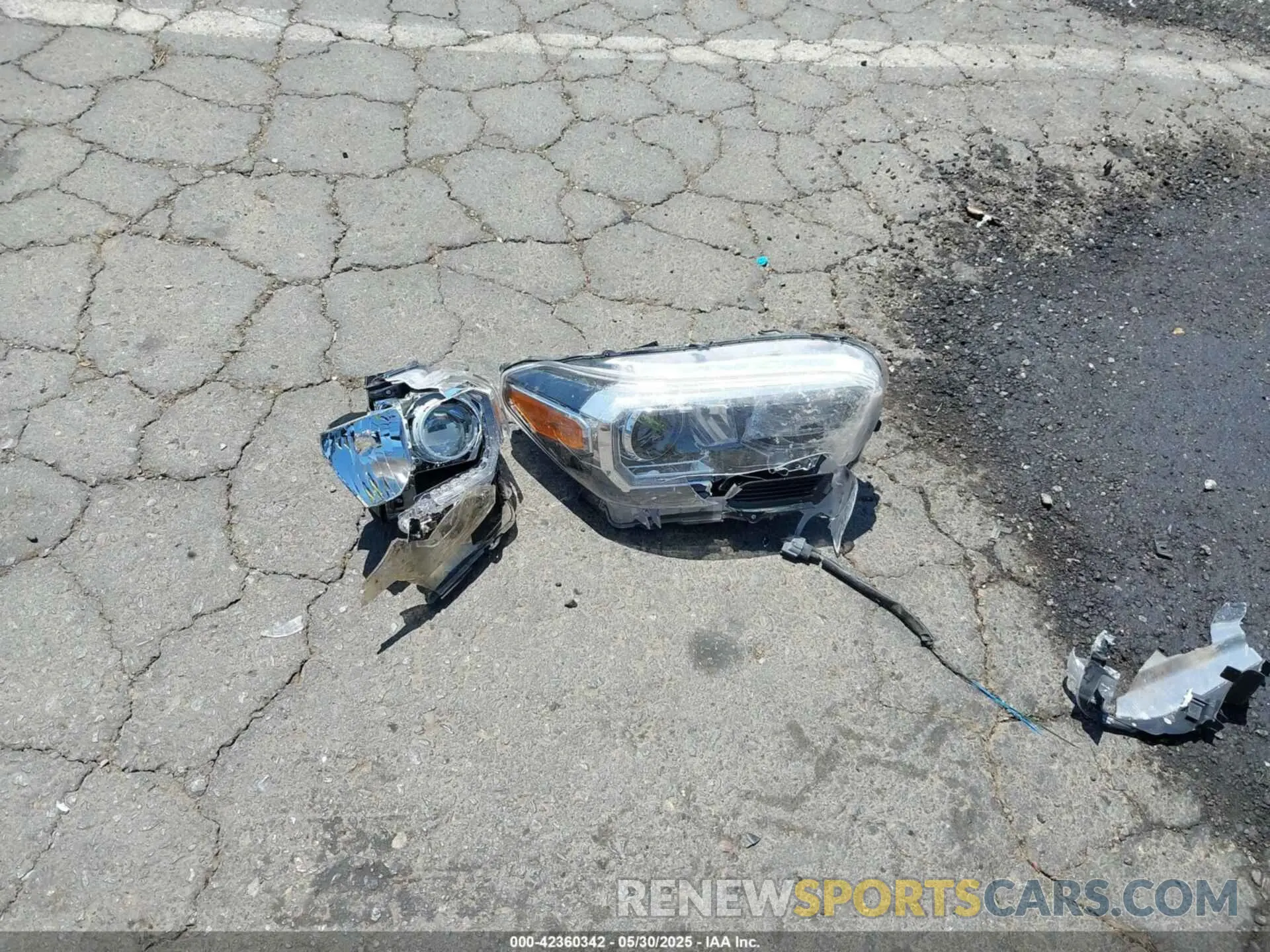 11 Photograph of a damaged car 3TMDZ5BN9NM130697 TOYOTA TACOMA 2022