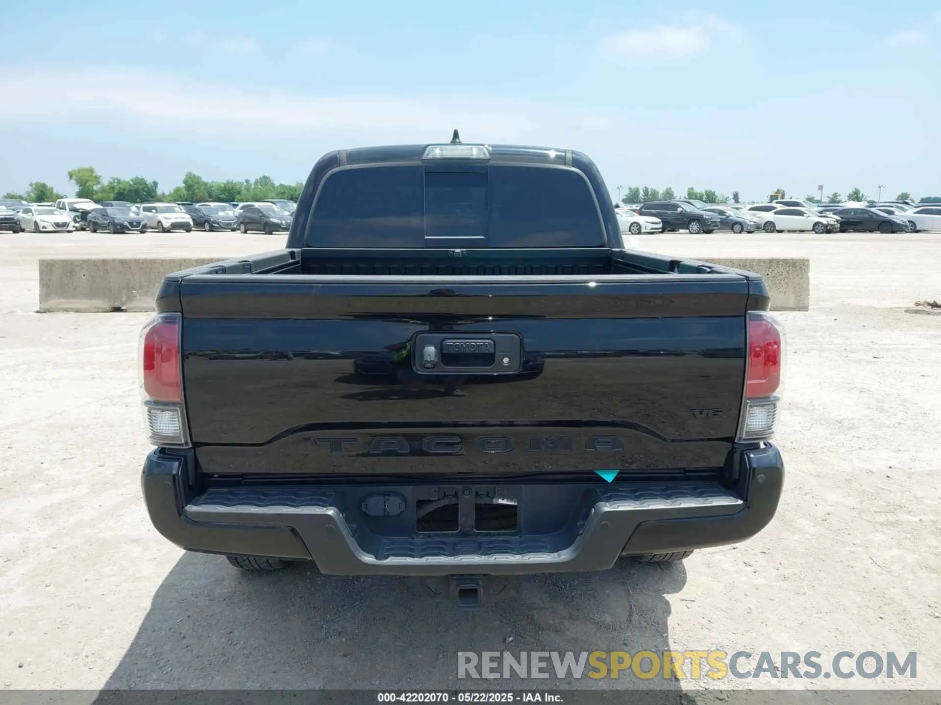 16 Photograph of a damaged car 3TMEZ5CN0NM173523 TOYOTA TACOMA 2022