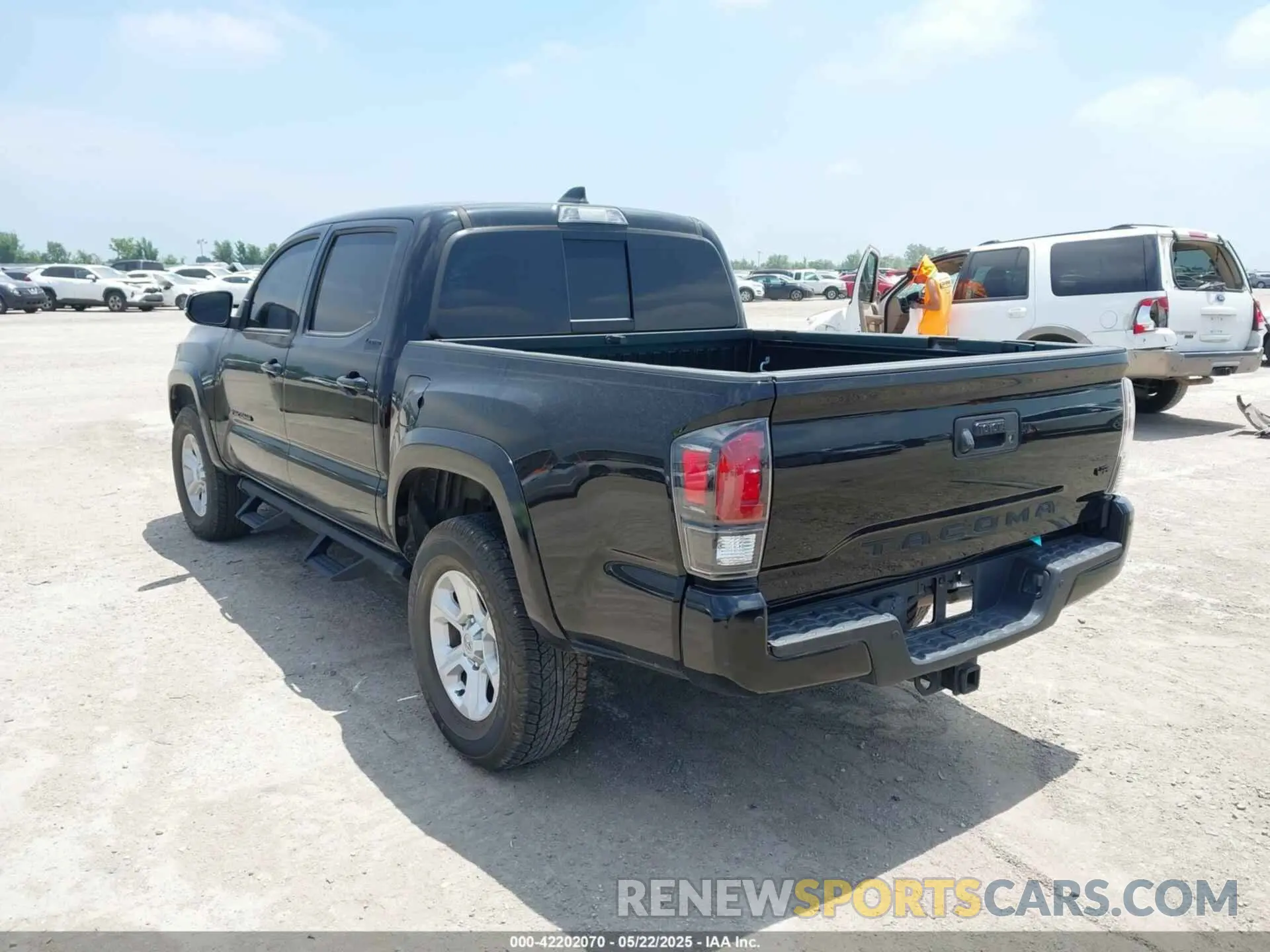 3 Photograph of a damaged car 3TMEZ5CN0NM173523 TOYOTA TACOMA 2022