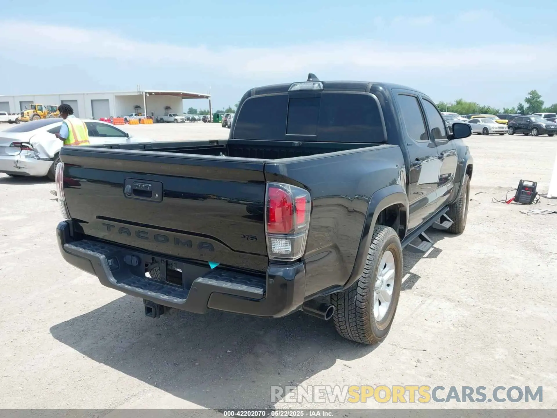 4 Photograph of a damaged car 3TMEZ5CN0NM173523 TOYOTA TACOMA 2022
