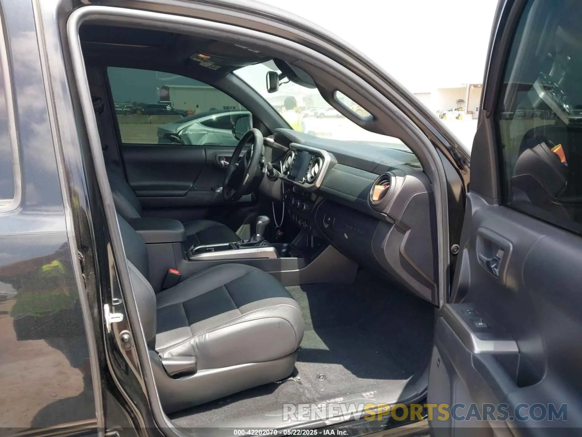 5 Photograph of a damaged car 3TMEZ5CN0NM173523 TOYOTA TACOMA 2022