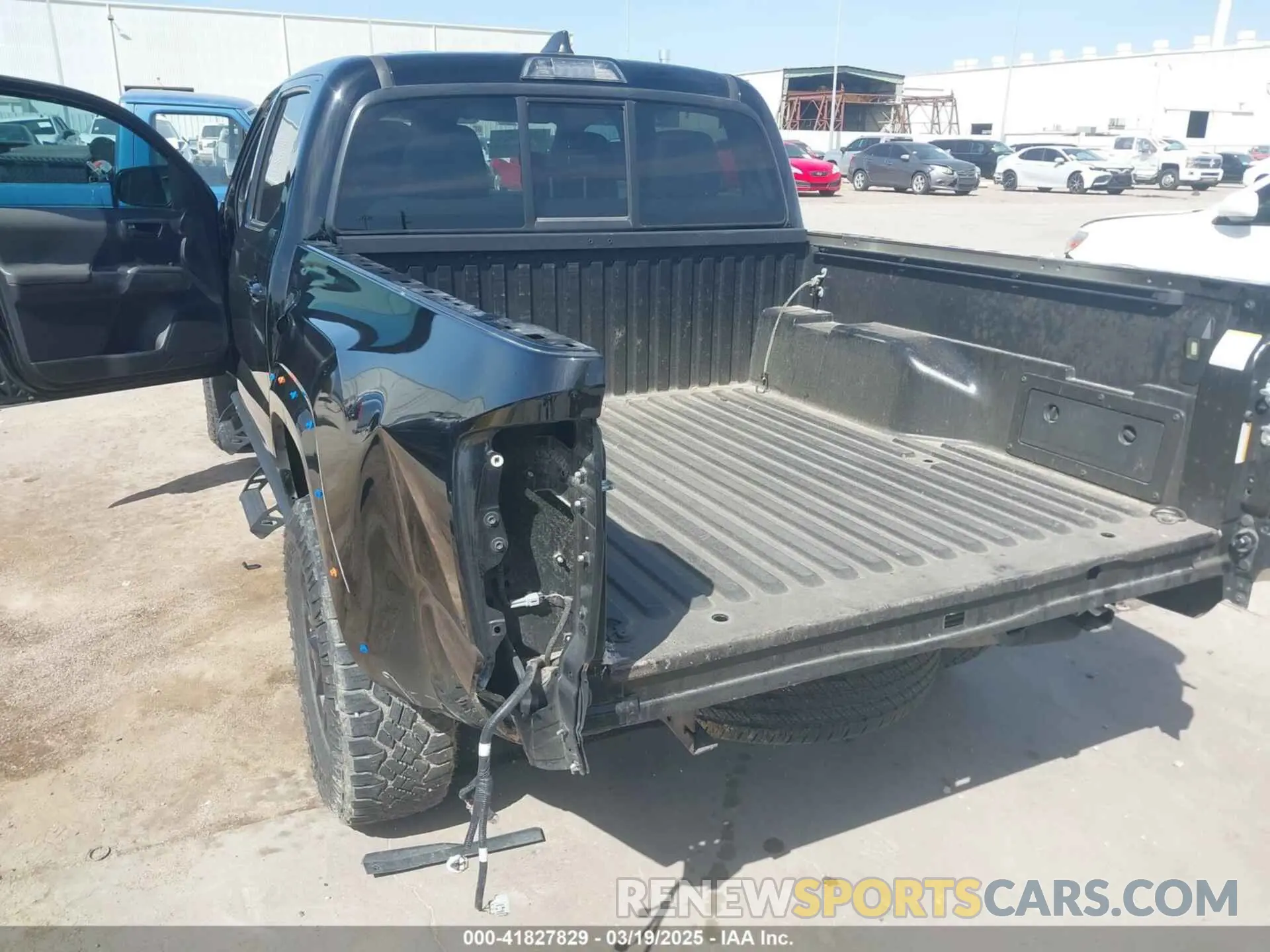 18 Photograph of a damaged car 3TYAX5GN0NT057032 TOYOTA TACOMA 2022