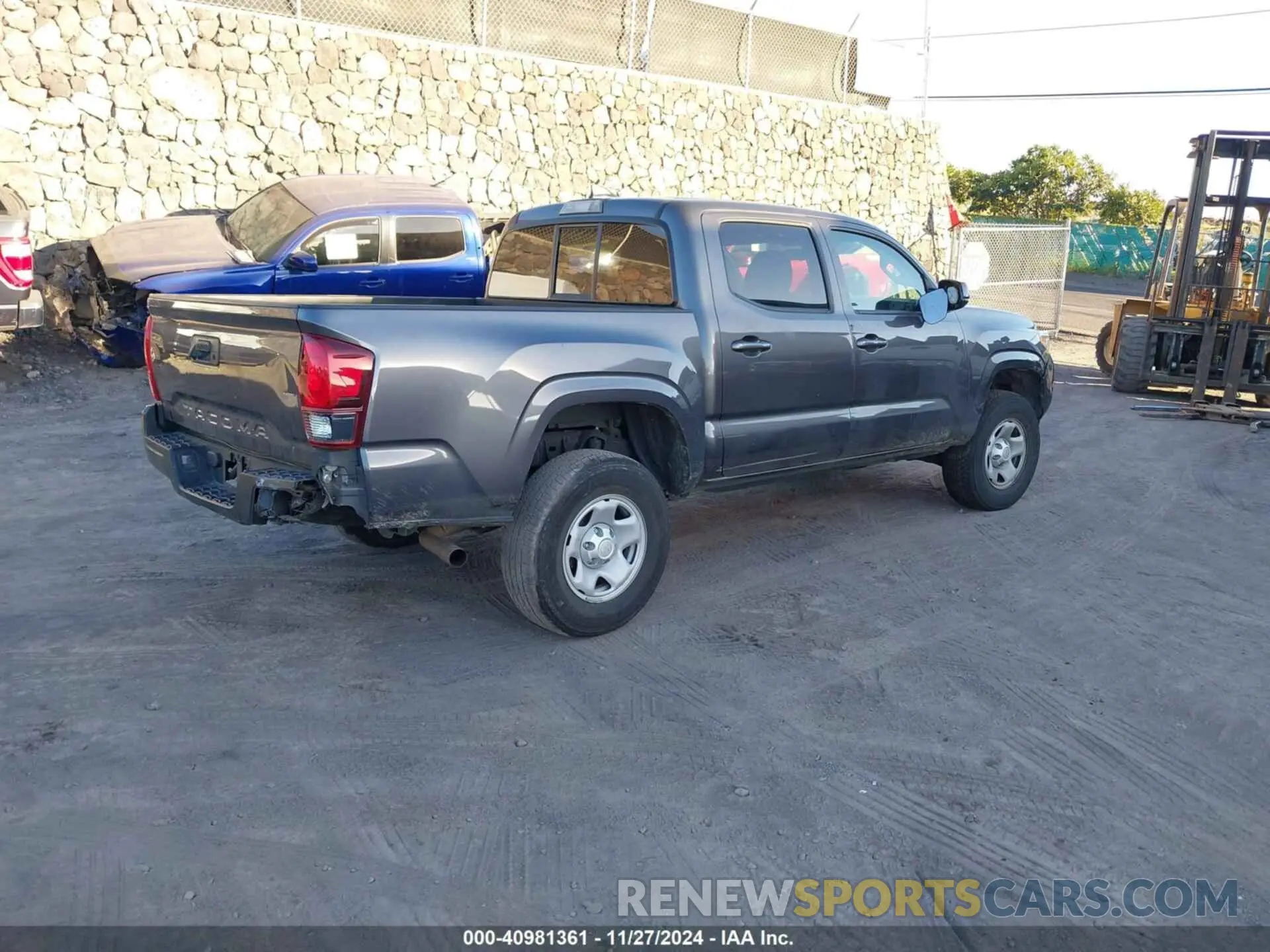 4 Photograph of a damaged car 3TYAX5GN3NT061544 TOYOTA TACOMA 2022