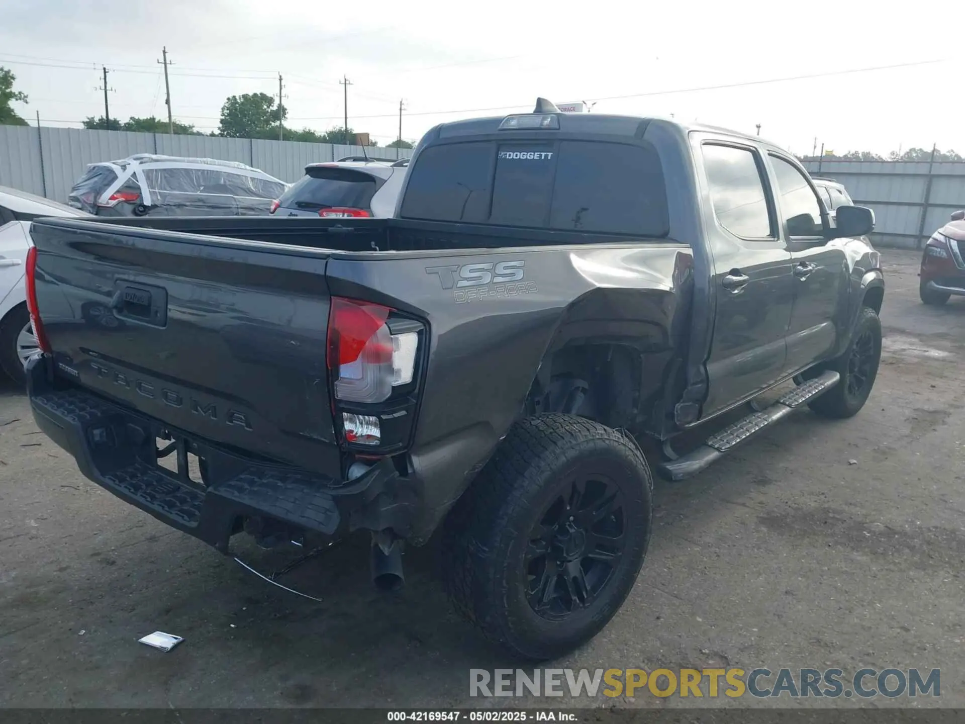 4 Photograph of a damaged car 3TYAX5GN5NT037312 TOYOTA TACOMA 2022