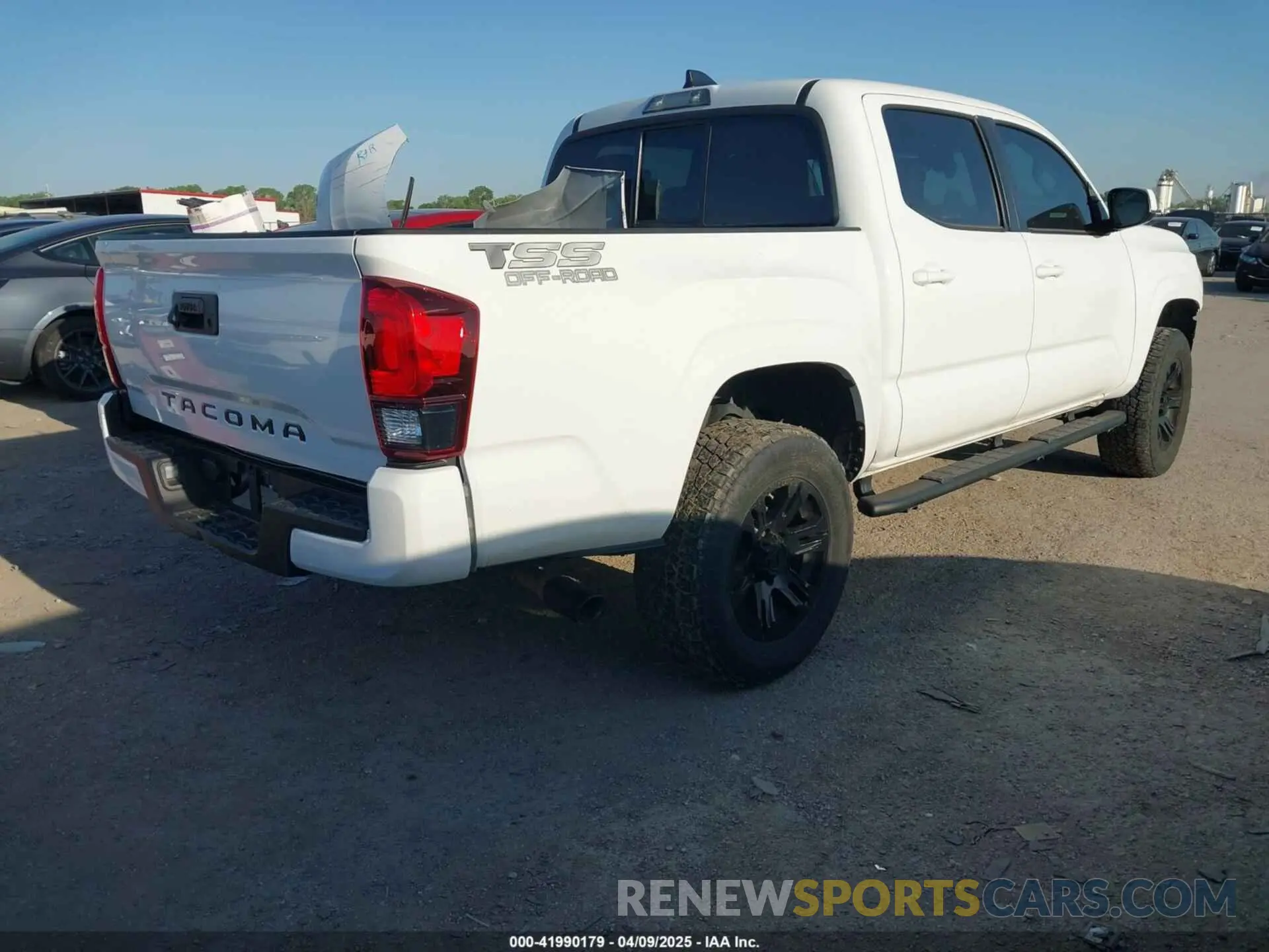 4 Photograph of a damaged car 3TYAX5GN6NT057732 TOYOTA TACOMA 2022