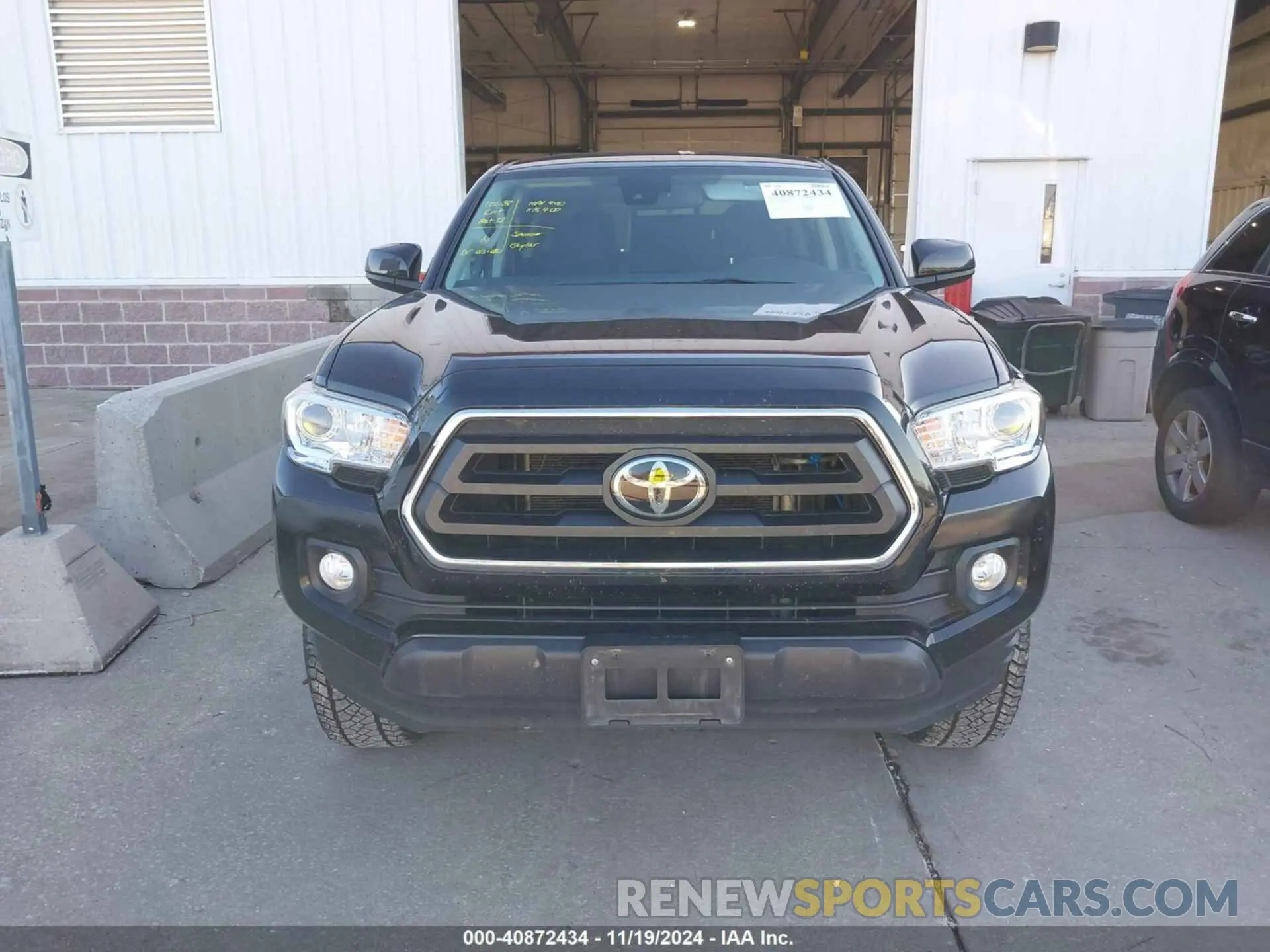 12 Photograph of a damaged car 3TYAX5GN9NT048572 TOYOTA TACOMA 2022