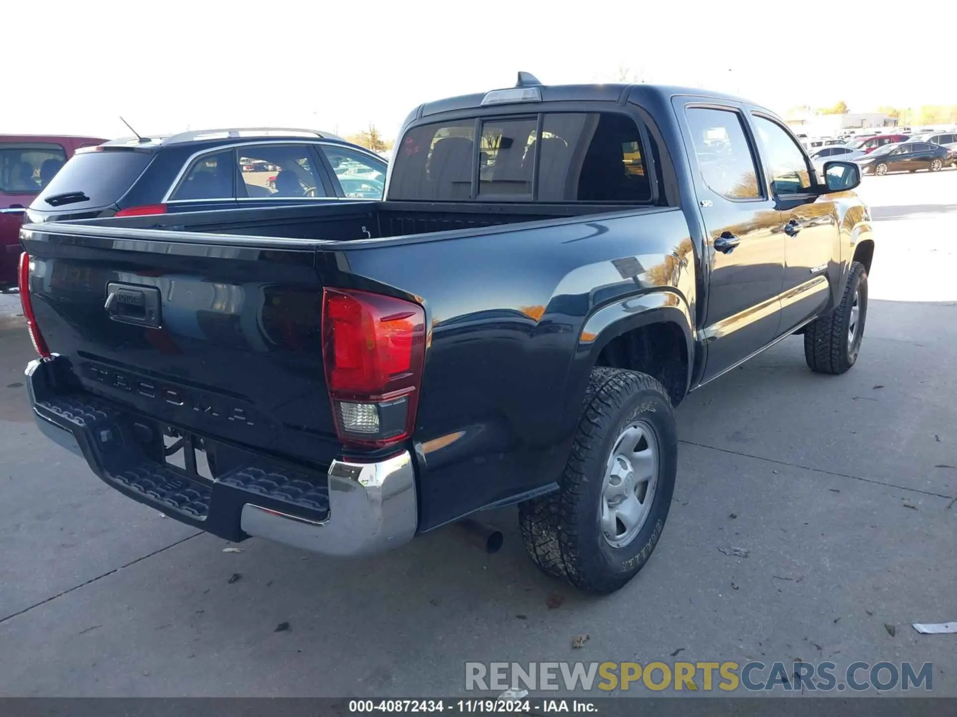 4 Photograph of a damaged car 3TYAX5GN9NT048572 TOYOTA TACOMA 2022