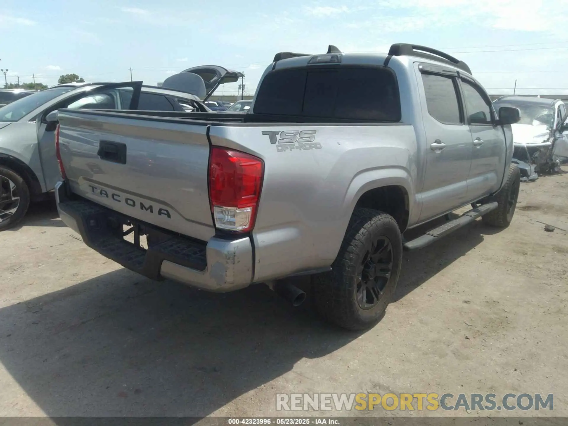 4 Photograph of a damaged car 3TYAX5GNXNT038651 TOYOTA TACOMA 2022