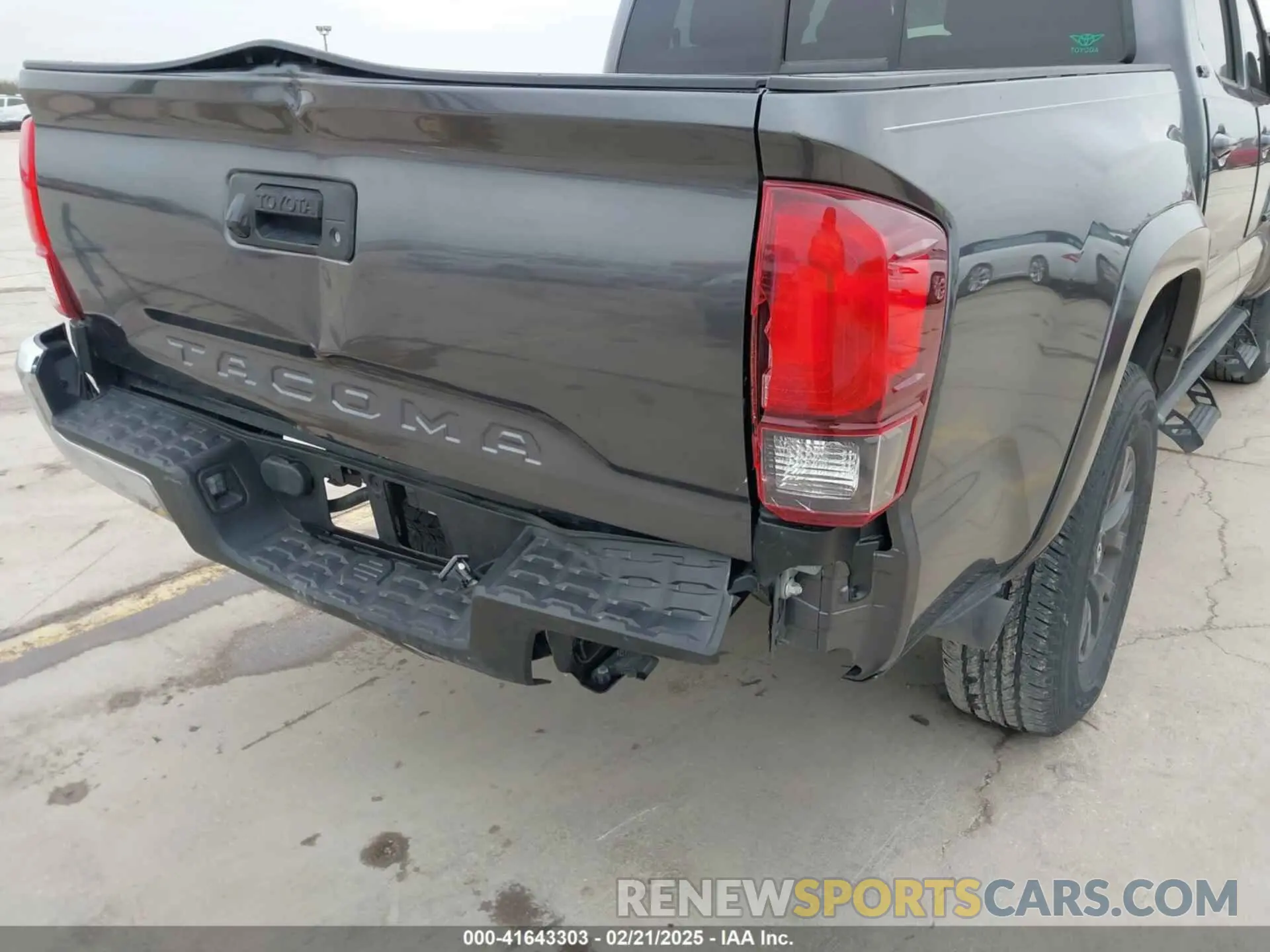 18 Photograph of a damaged car 3TYAX5GNXNT048581 TOYOTA TACOMA 2022