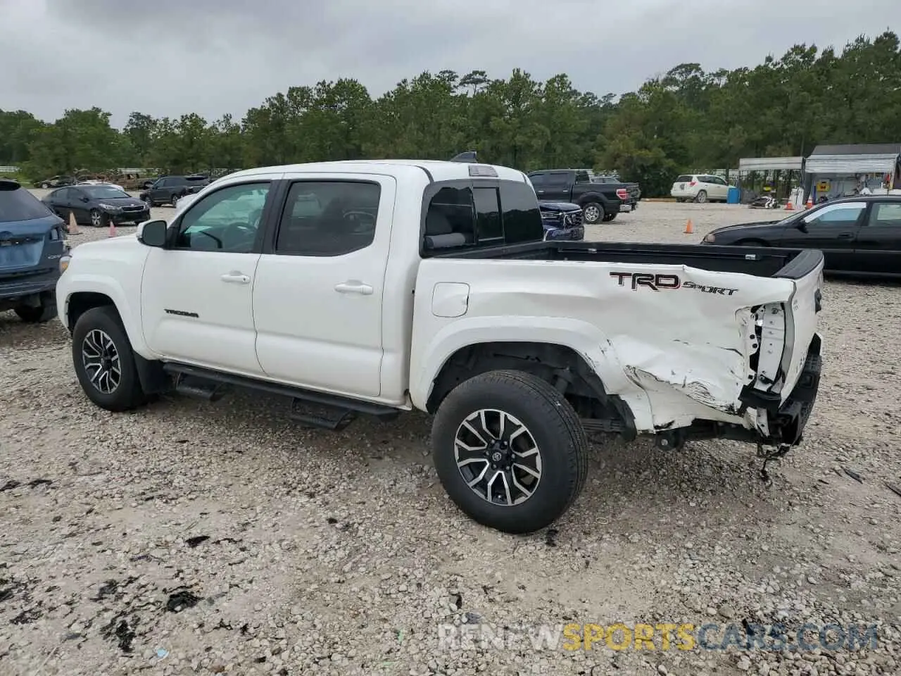 2 Photograph of a damaged car 3TYAZ5CN0NT016464 TOYOTA TACOMA 2022
