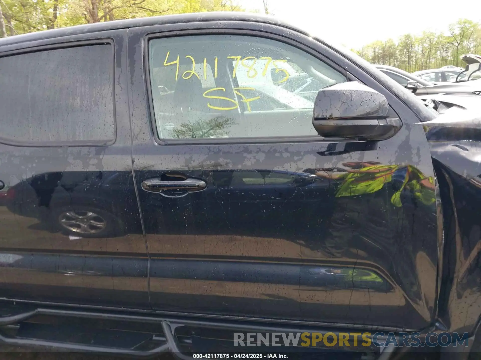 13 Photograph of a damaged car 3TYCZ5AN0NT074683 TOYOTA TACOMA 2022