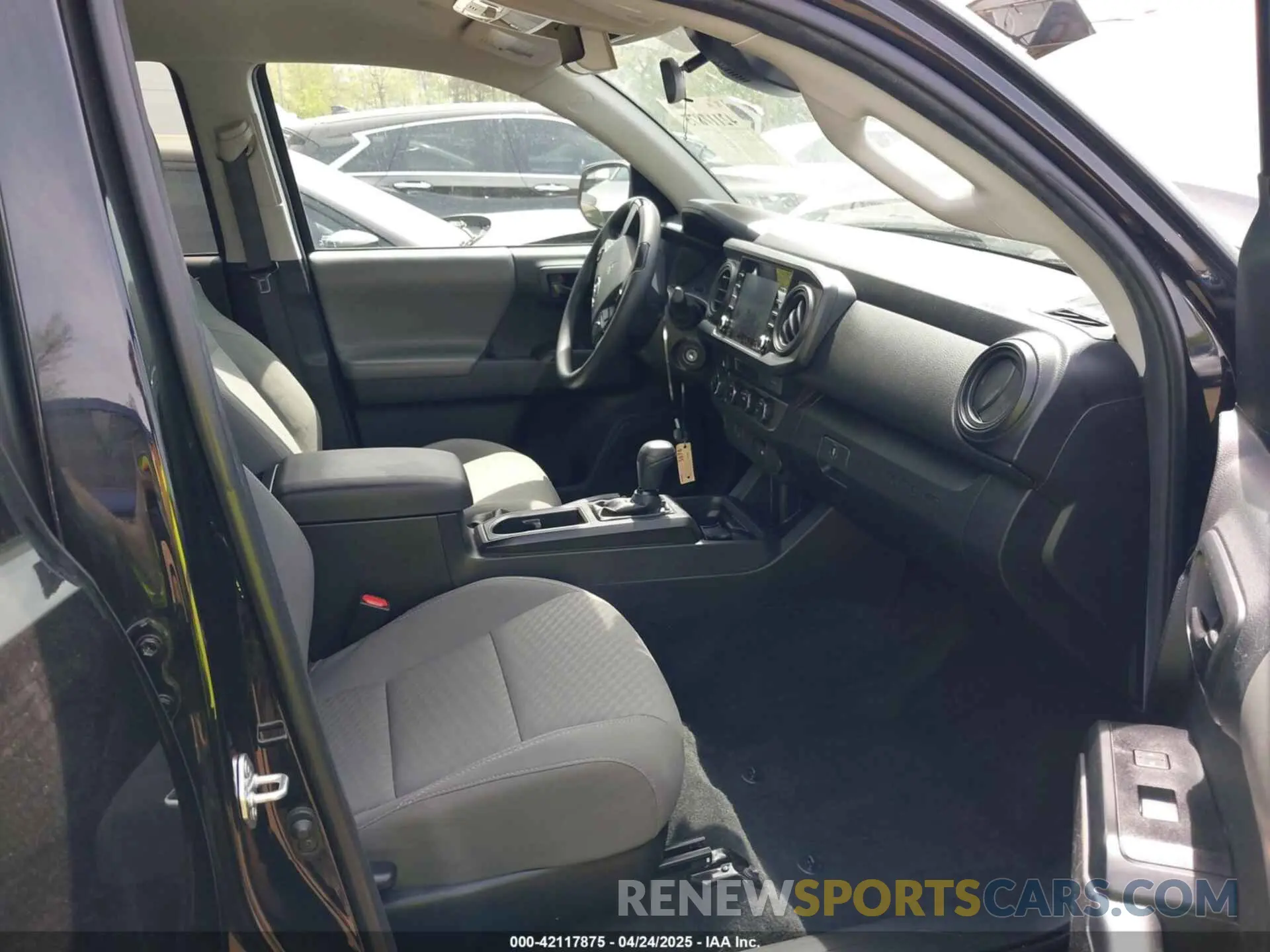 5 Photograph of a damaged car 3TYCZ5AN0NT074683 TOYOTA TACOMA 2022