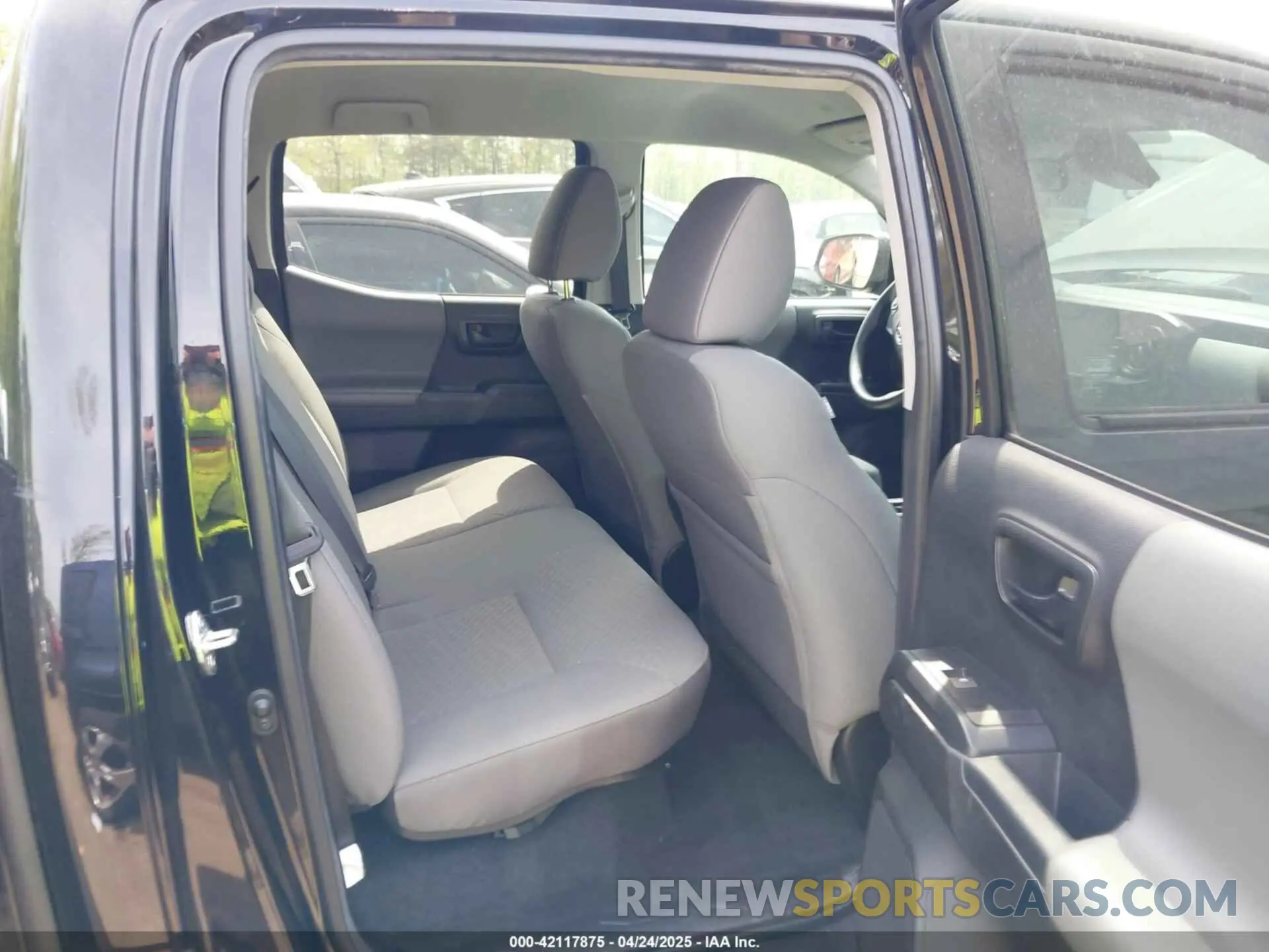 8 Photograph of a damaged car 3TYCZ5AN0NT074683 TOYOTA TACOMA 2022