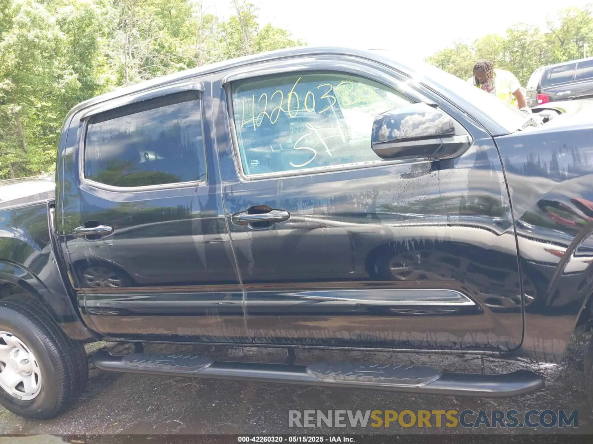13 Photograph of a damaged car 3TYCZ5AN0NT075493 TOYOTA TACOMA 2022