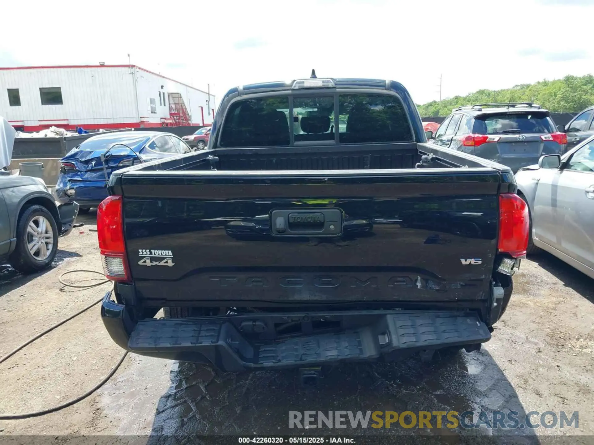 16 Photograph of a damaged car 3TYCZ5AN0NT075493 TOYOTA TACOMA 2022