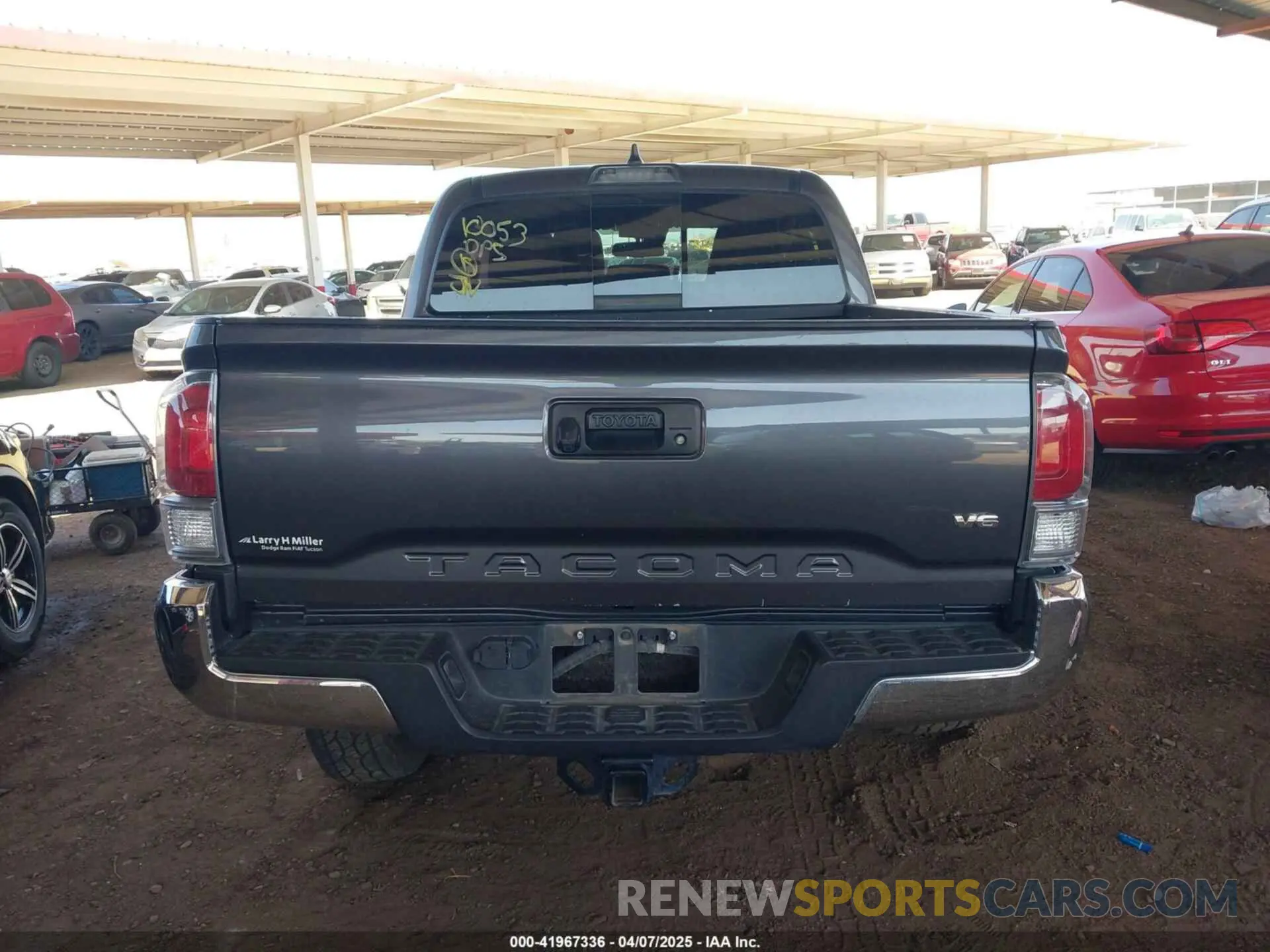 16 Photograph of a damaged car 3TYCZ5AN1NT062445 TOYOTA TACOMA 2022