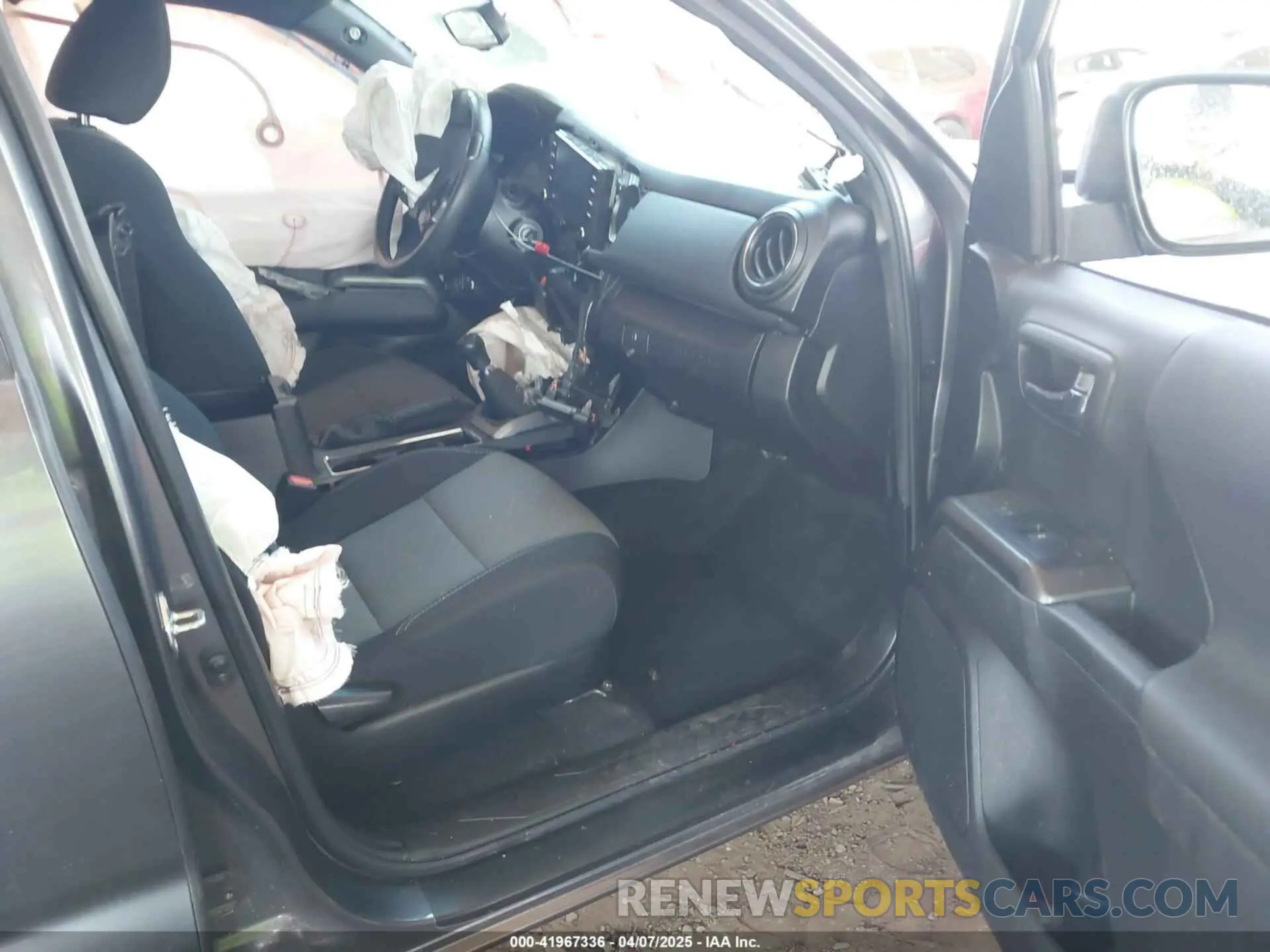 5 Photograph of a damaged car 3TYCZ5AN1NT062445 TOYOTA TACOMA 2022