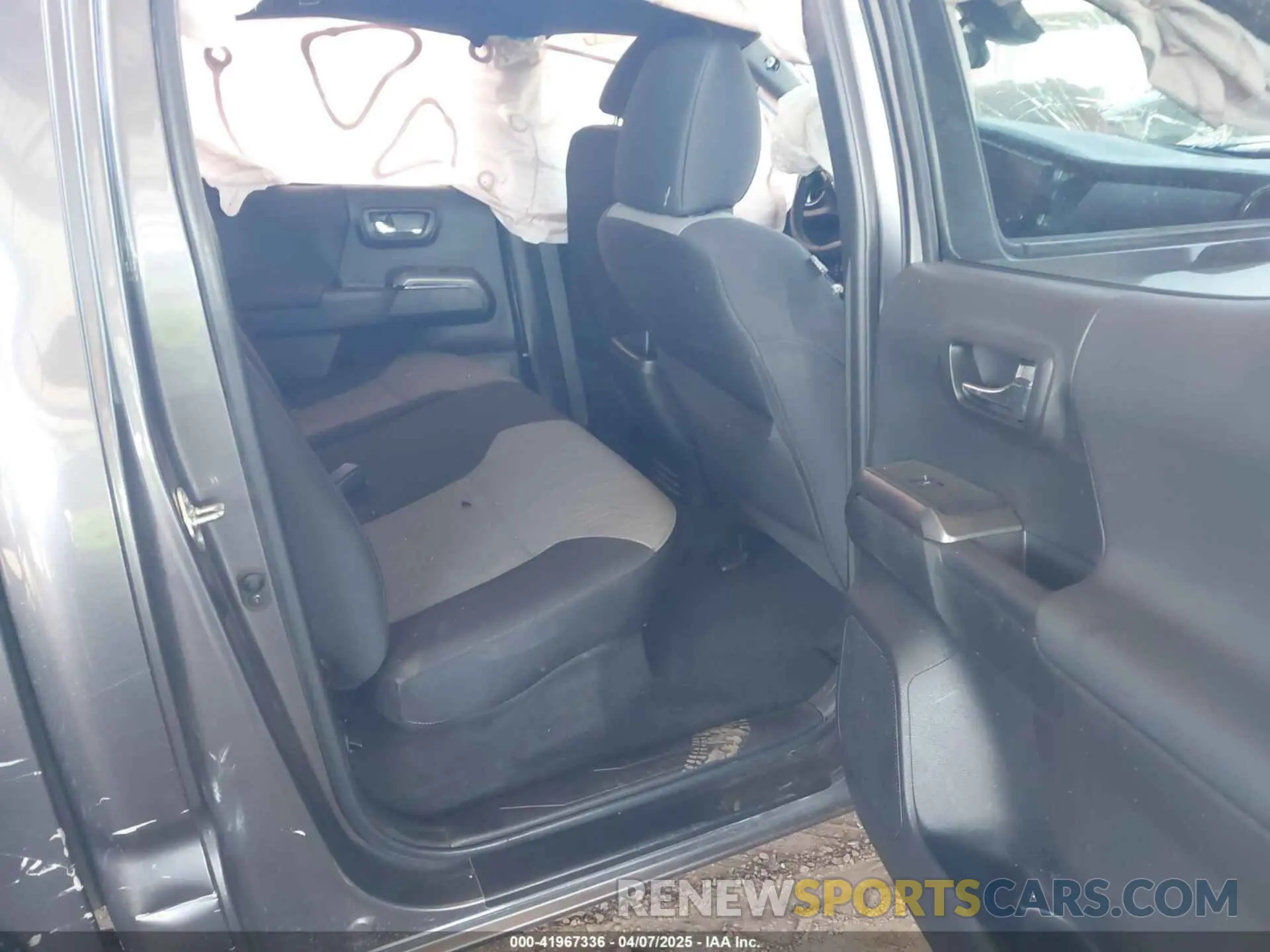 8 Photograph of a damaged car 3TYCZ5AN1NT062445 TOYOTA TACOMA 2022