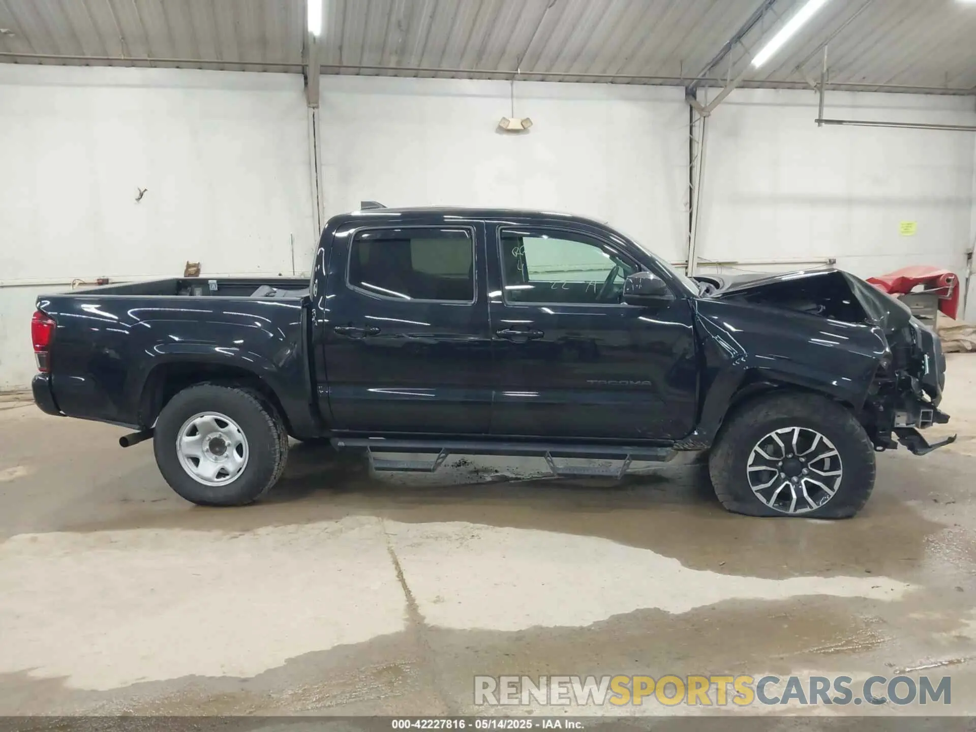 13 Photograph of a damaged car 3TYCZ5AN1NT070724 TOYOTA TACOMA 2022