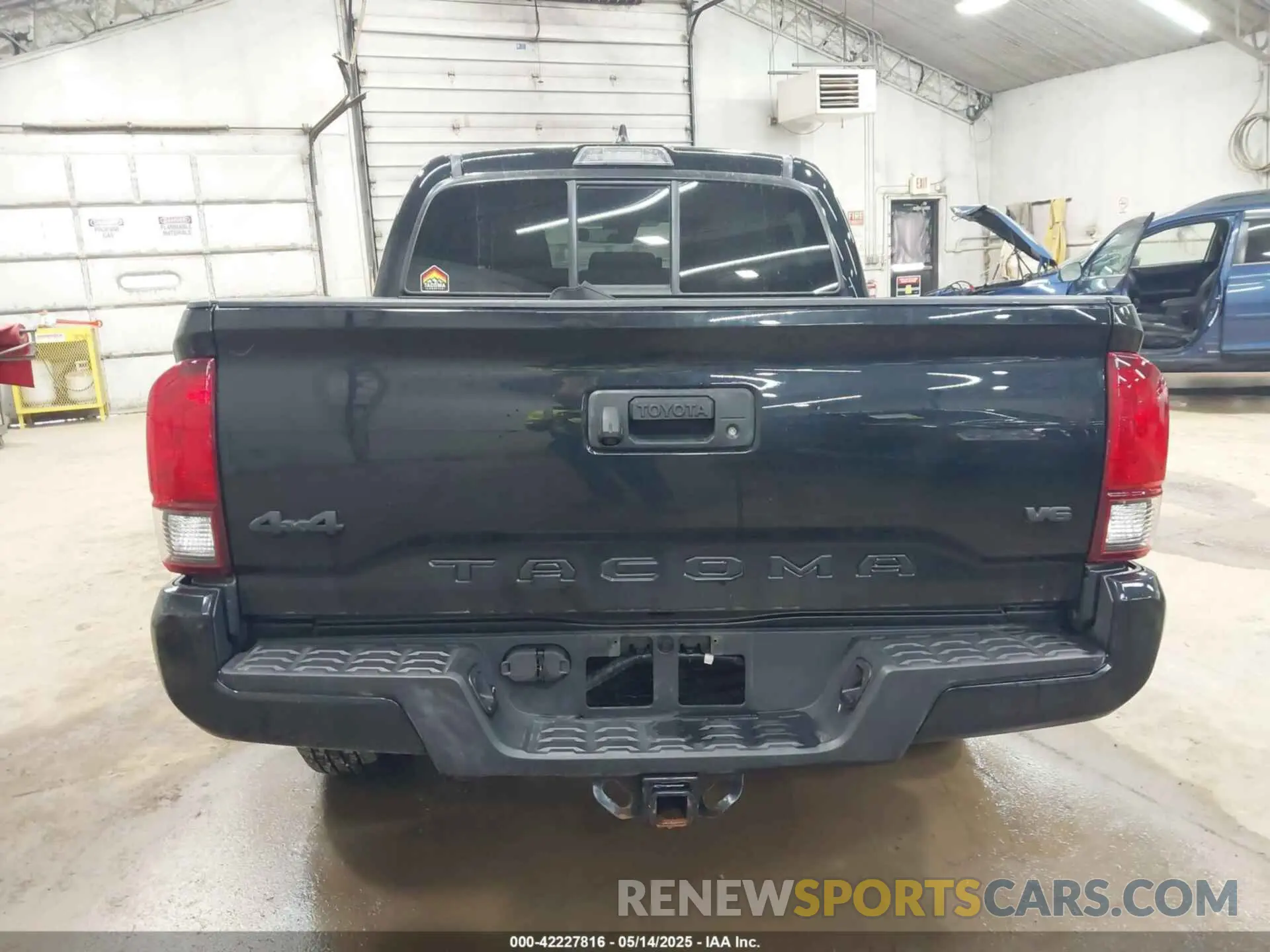 16 Photograph of a damaged car 3TYCZ5AN1NT070724 TOYOTA TACOMA 2022
