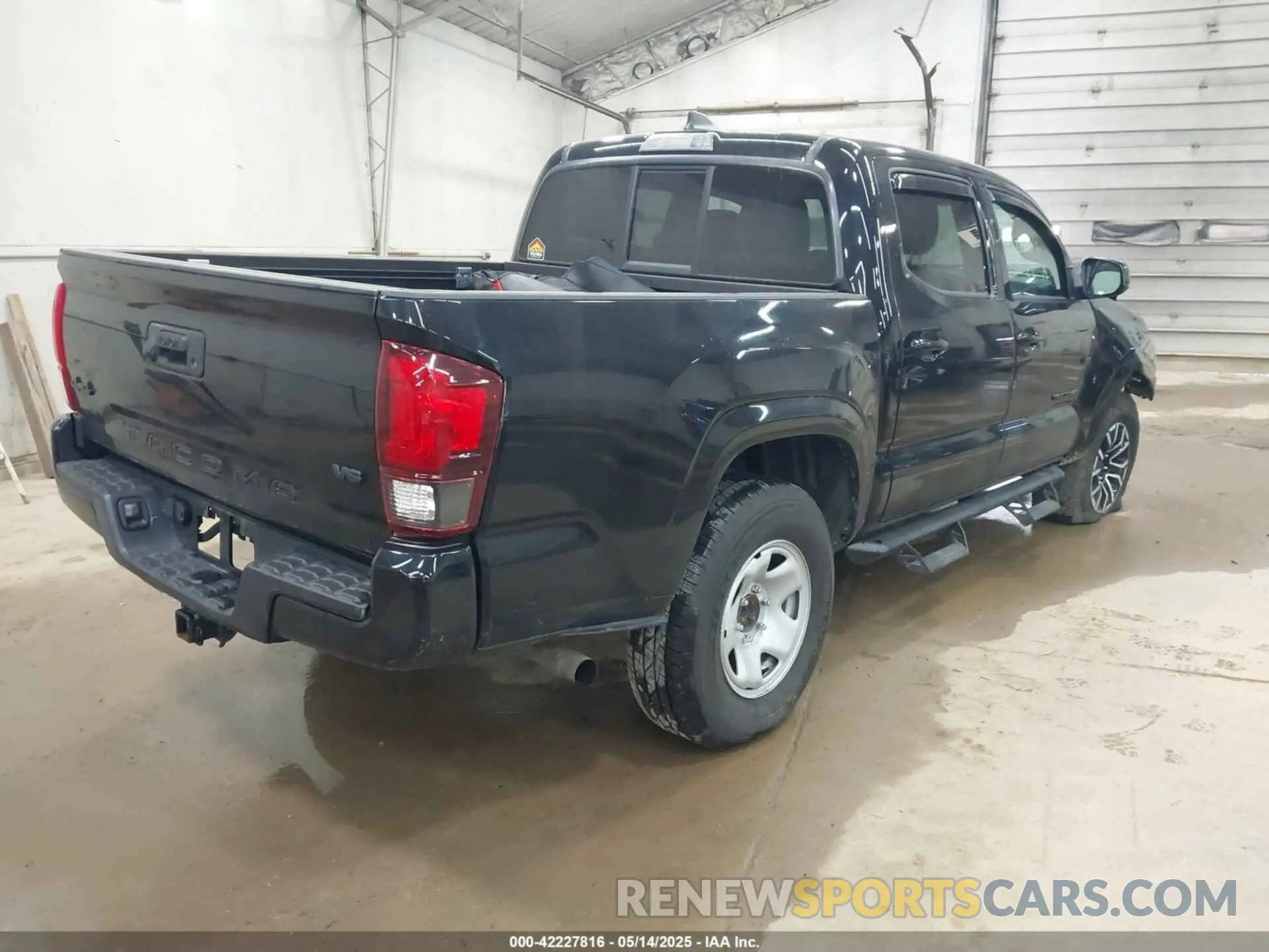 4 Photograph of a damaged car 3TYCZ5AN1NT070724 TOYOTA TACOMA 2022