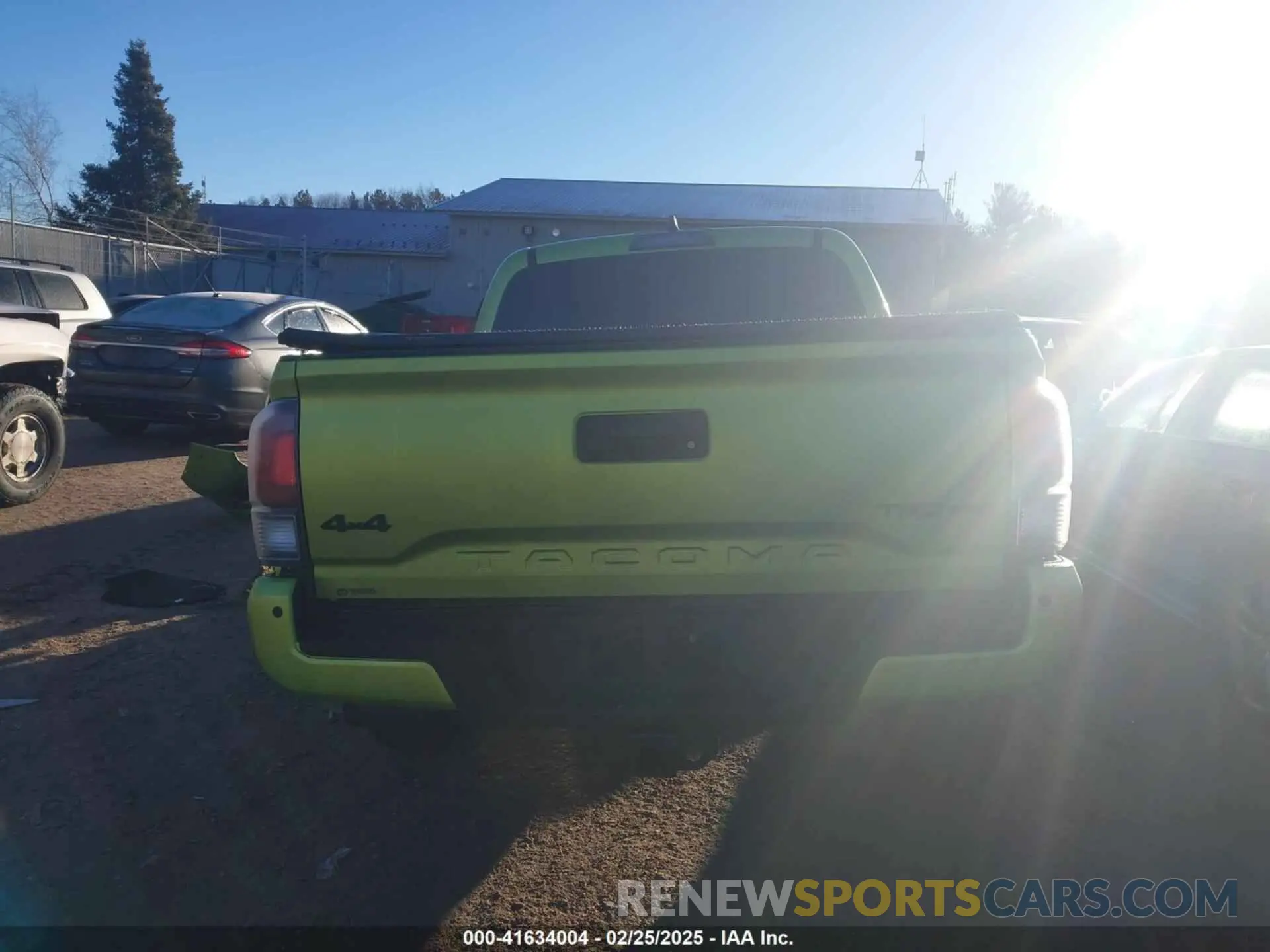16 Photograph of a damaged car 3TYCZ5AN2NT065290 TOYOTA TACOMA 2022