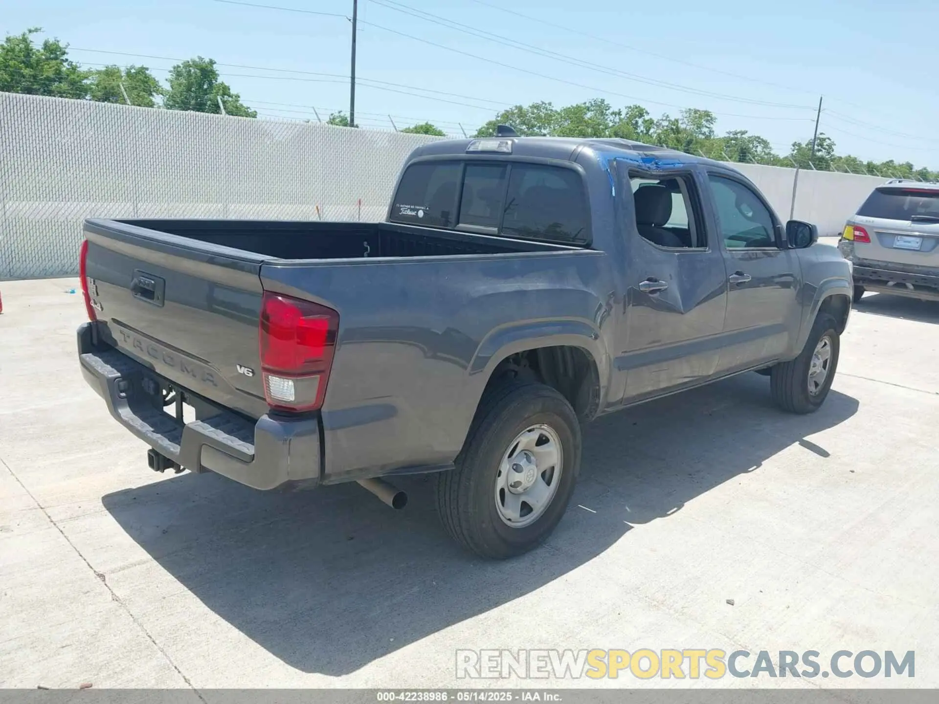 4 Photograph of a damaged car 3TYCZ5AN2NT086219 TOYOTA TACOMA 2022