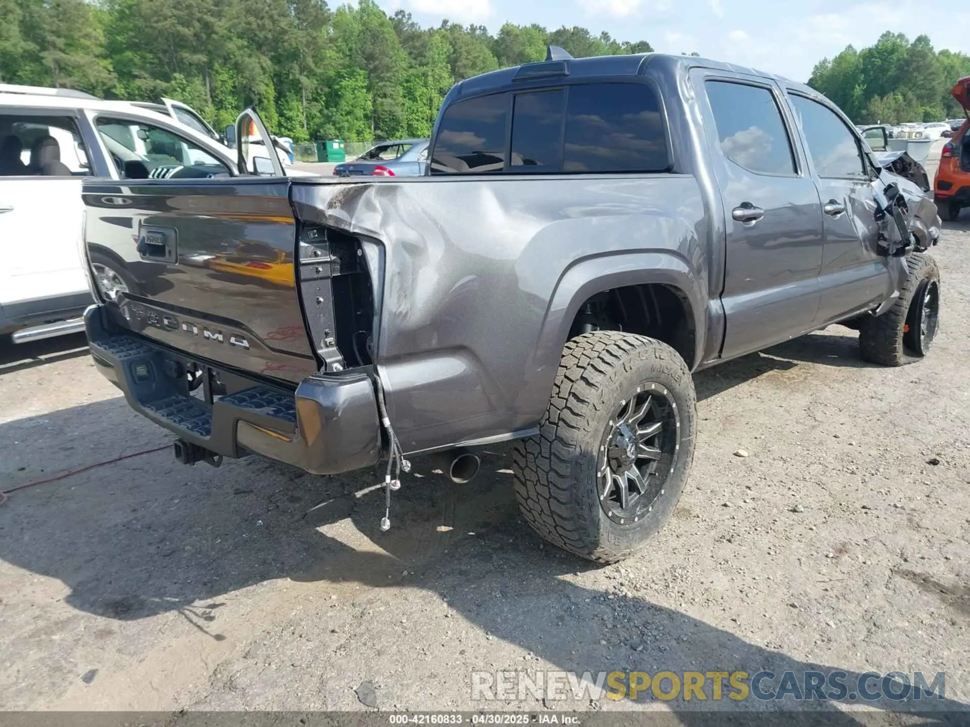 4 Photograph of a damaged car 3TYCZ5AN2NT096247 TOYOTA TACOMA 2022