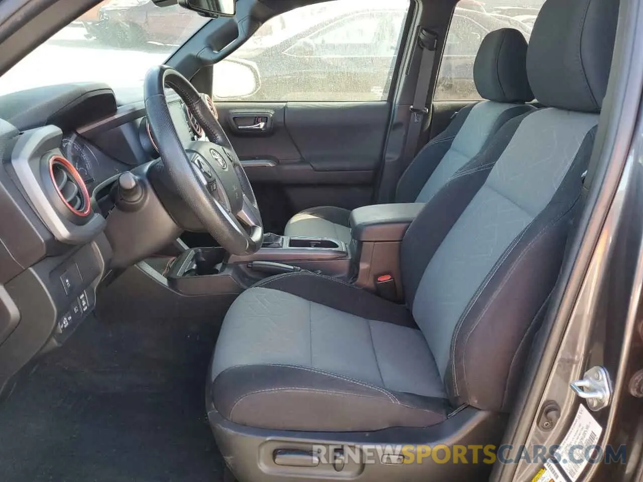 7 Photograph of a damaged car 3TYCZ5AN3NT068215 TOYOTA TACOMA 2022