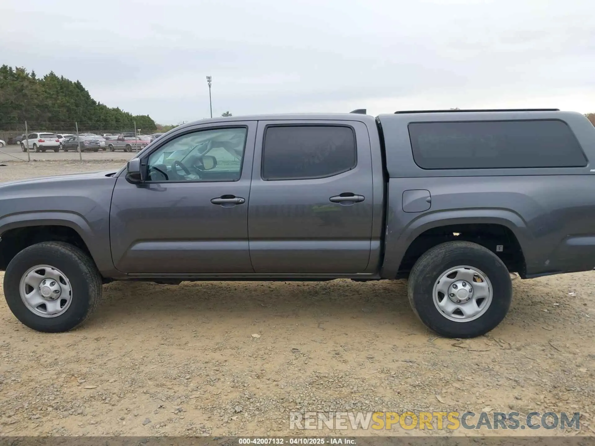 15 Photograph of a damaged car 3TYCZ5AN3NT078324 TOYOTA TACOMA 2022