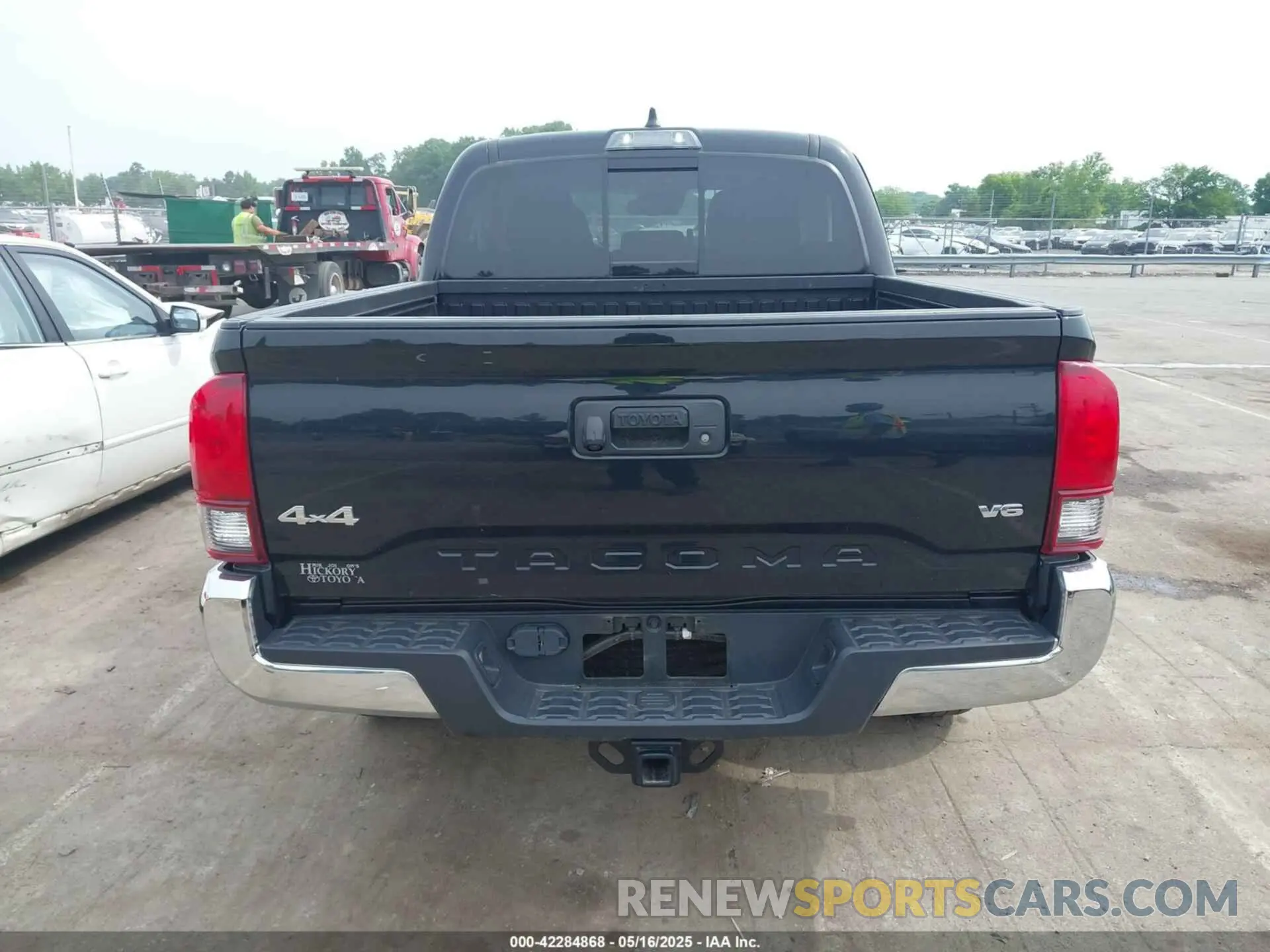 16 Photograph of a damaged car 3TYCZ5AN3NT093860 TOYOTA TACOMA 2022