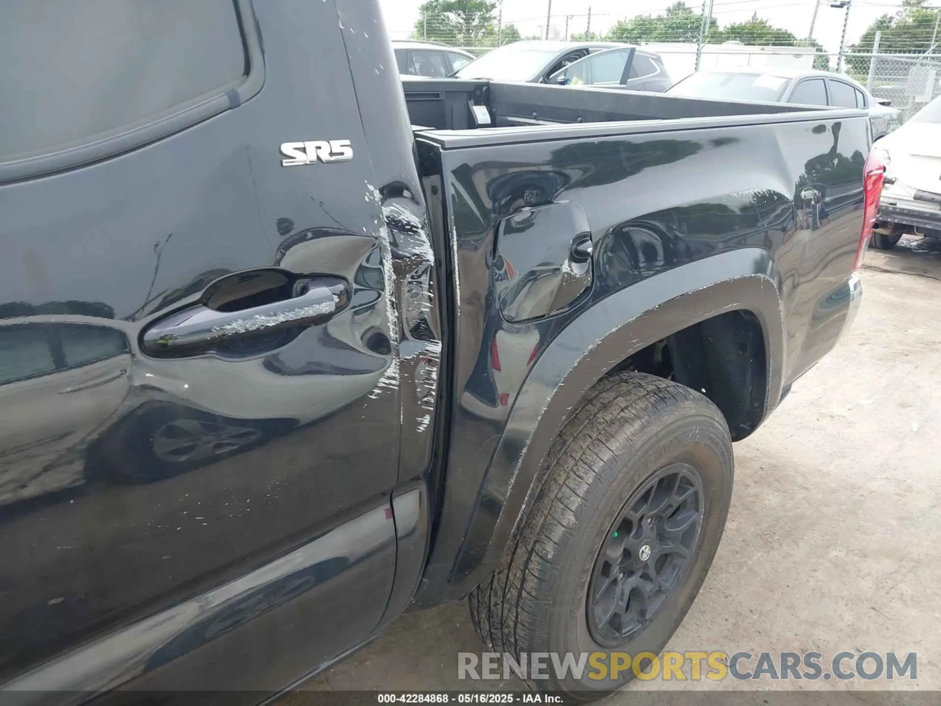 19 Photograph of a damaged car 3TYCZ5AN3NT093860 TOYOTA TACOMA 2022
