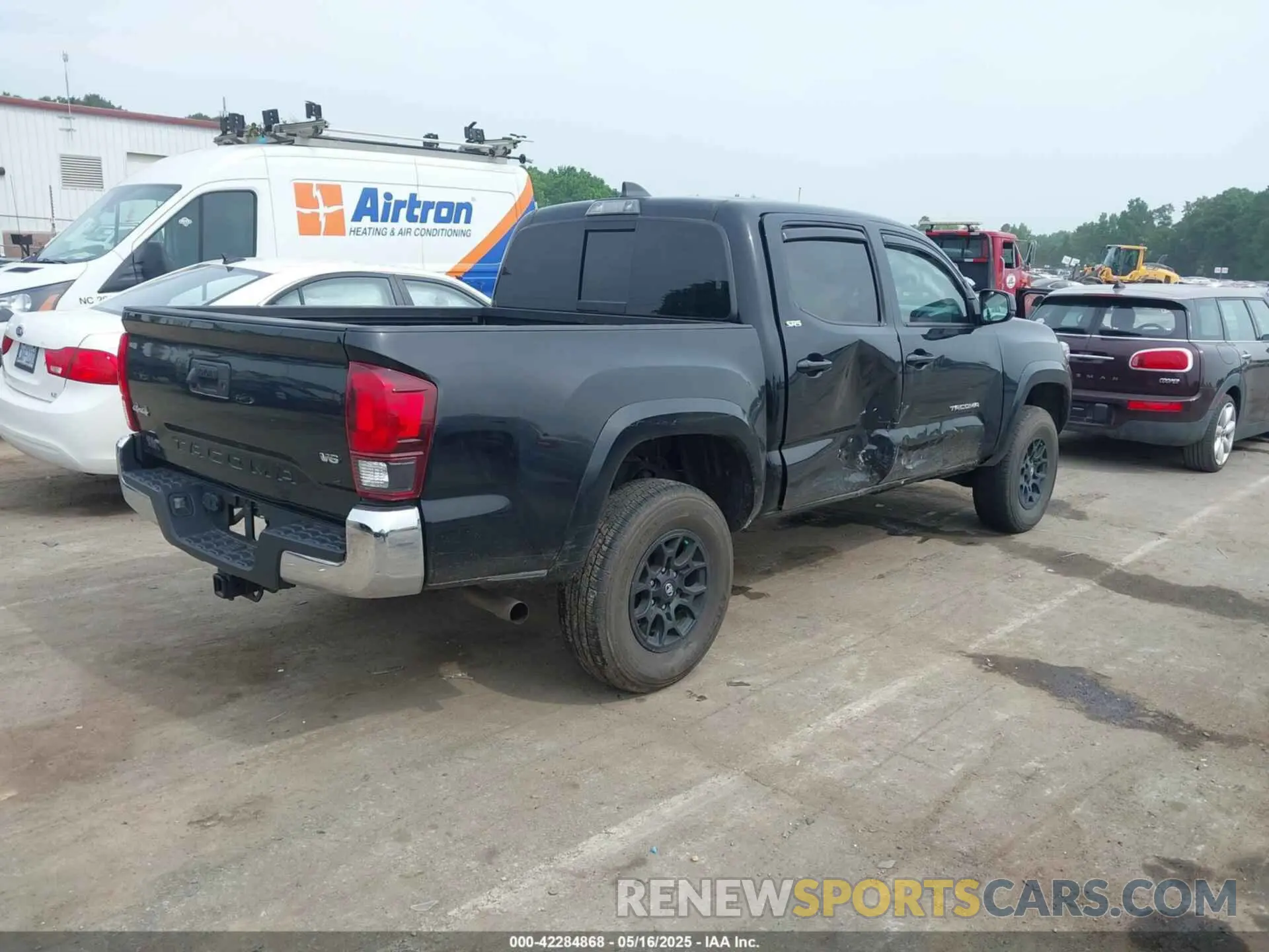 4 Photograph of a damaged car 3TYCZ5AN3NT093860 TOYOTA TACOMA 2022