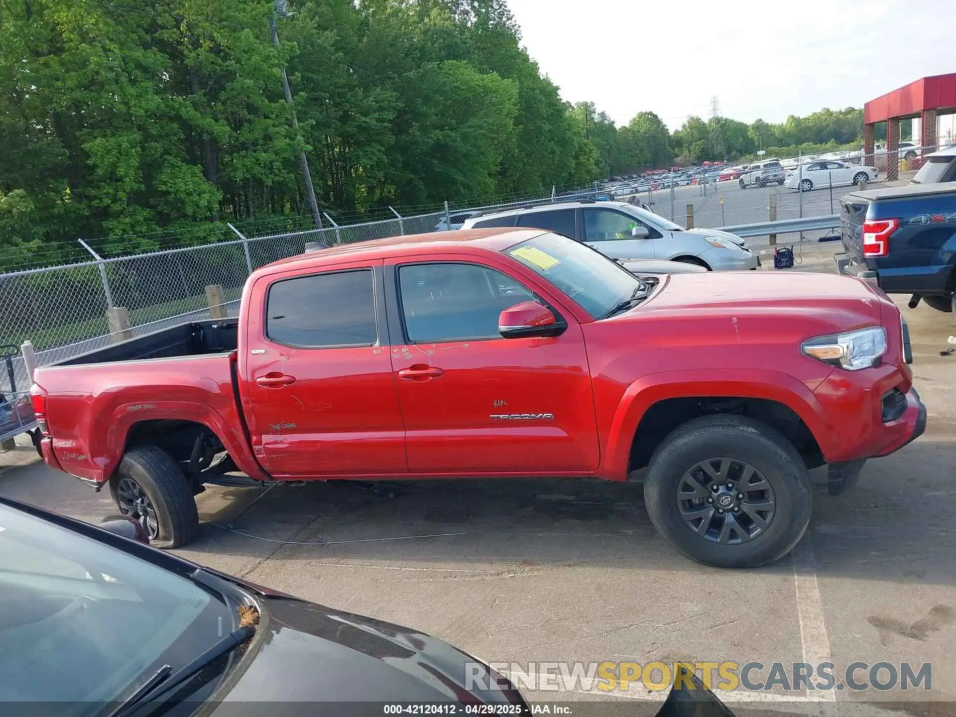 13 Photograph of a damaged car 3TYCZ5AN4NT101268 TOYOTA TACOMA 2022