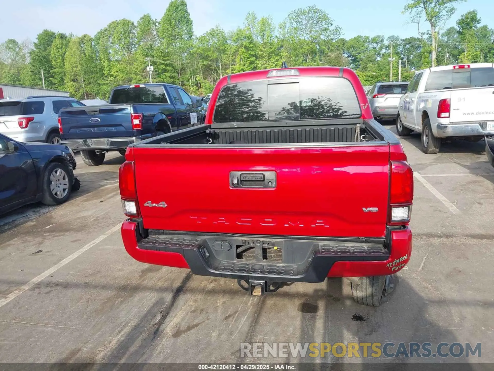 16 Photograph of a damaged car 3TYCZ5AN4NT101268 TOYOTA TACOMA 2022