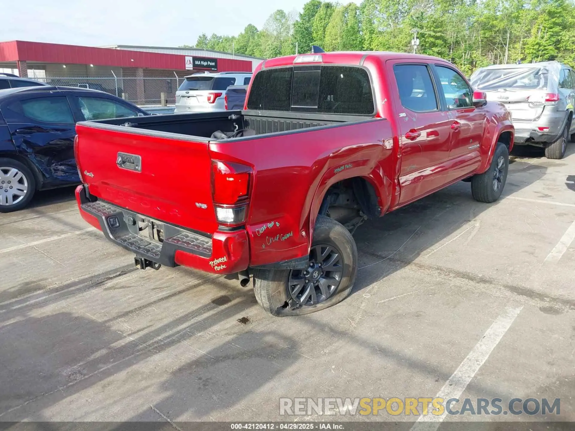 4 Photograph of a damaged car 3TYCZ5AN4NT101268 TOYOTA TACOMA 2022