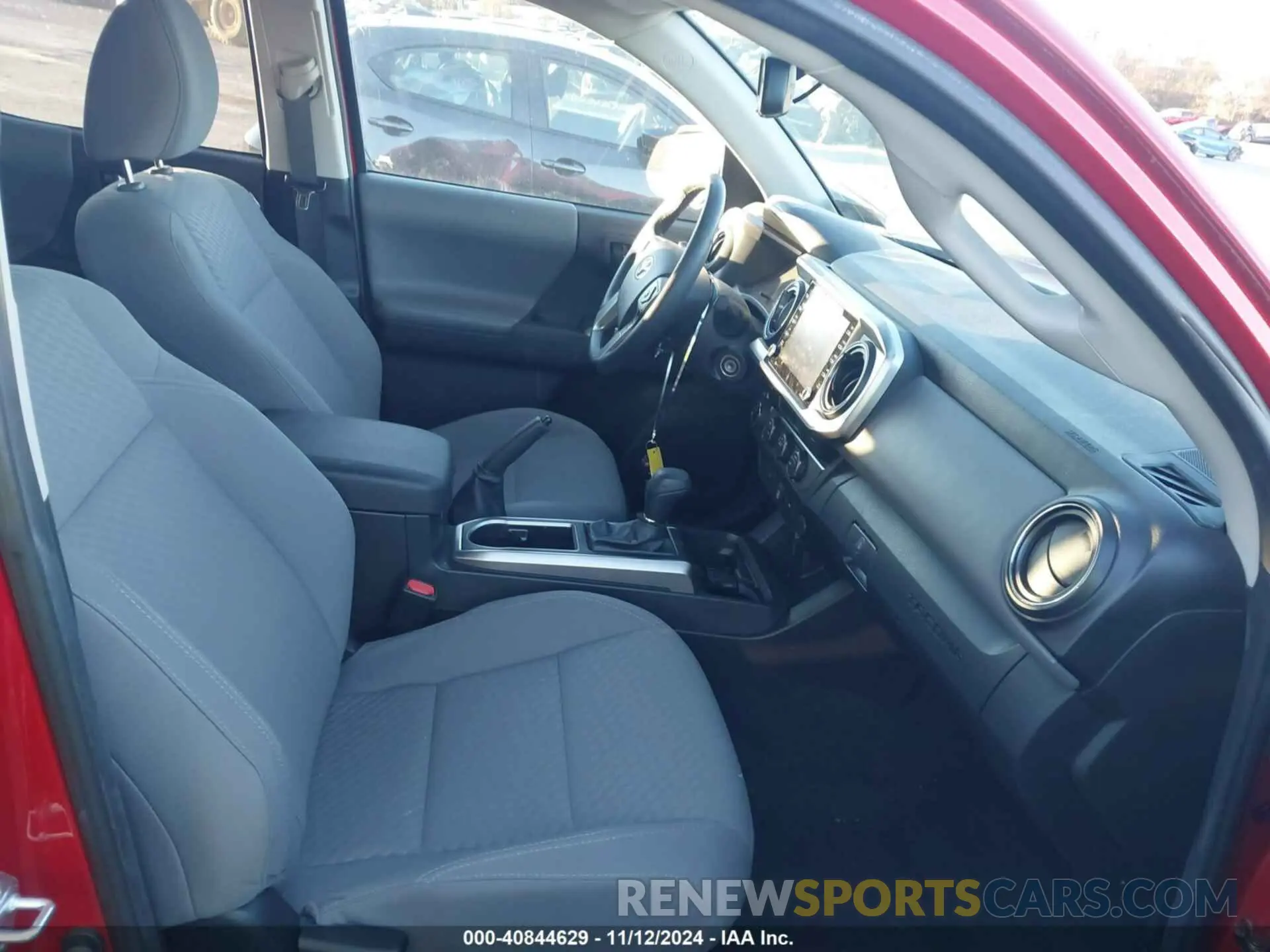 5 Photograph of a damaged car 3TYCZ5AN5NT077501 TOYOTA TACOMA 2022