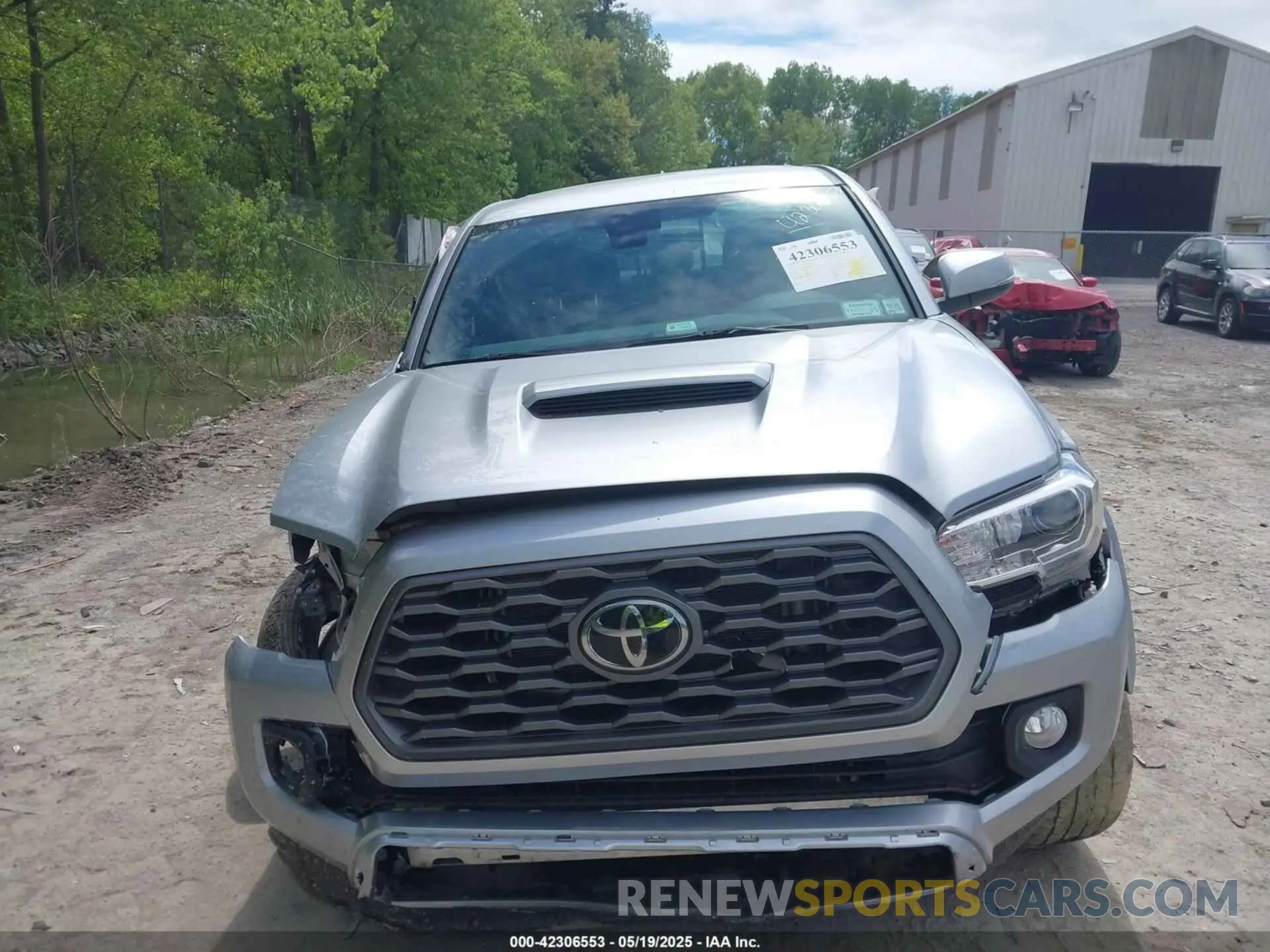 12 Photograph of a damaged car 3TYCZ5AN6NT053966 TOYOTA TACOMA 2022