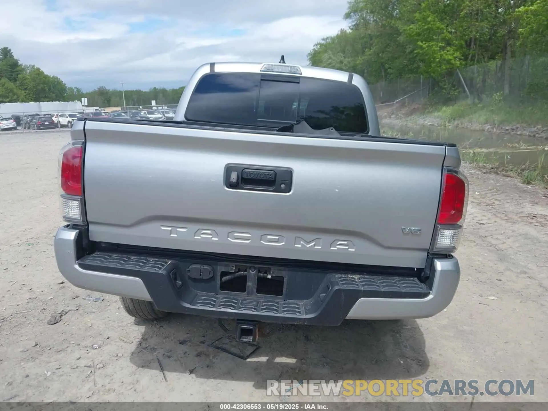16 Photograph of a damaged car 3TYCZ5AN6NT053966 TOYOTA TACOMA 2022