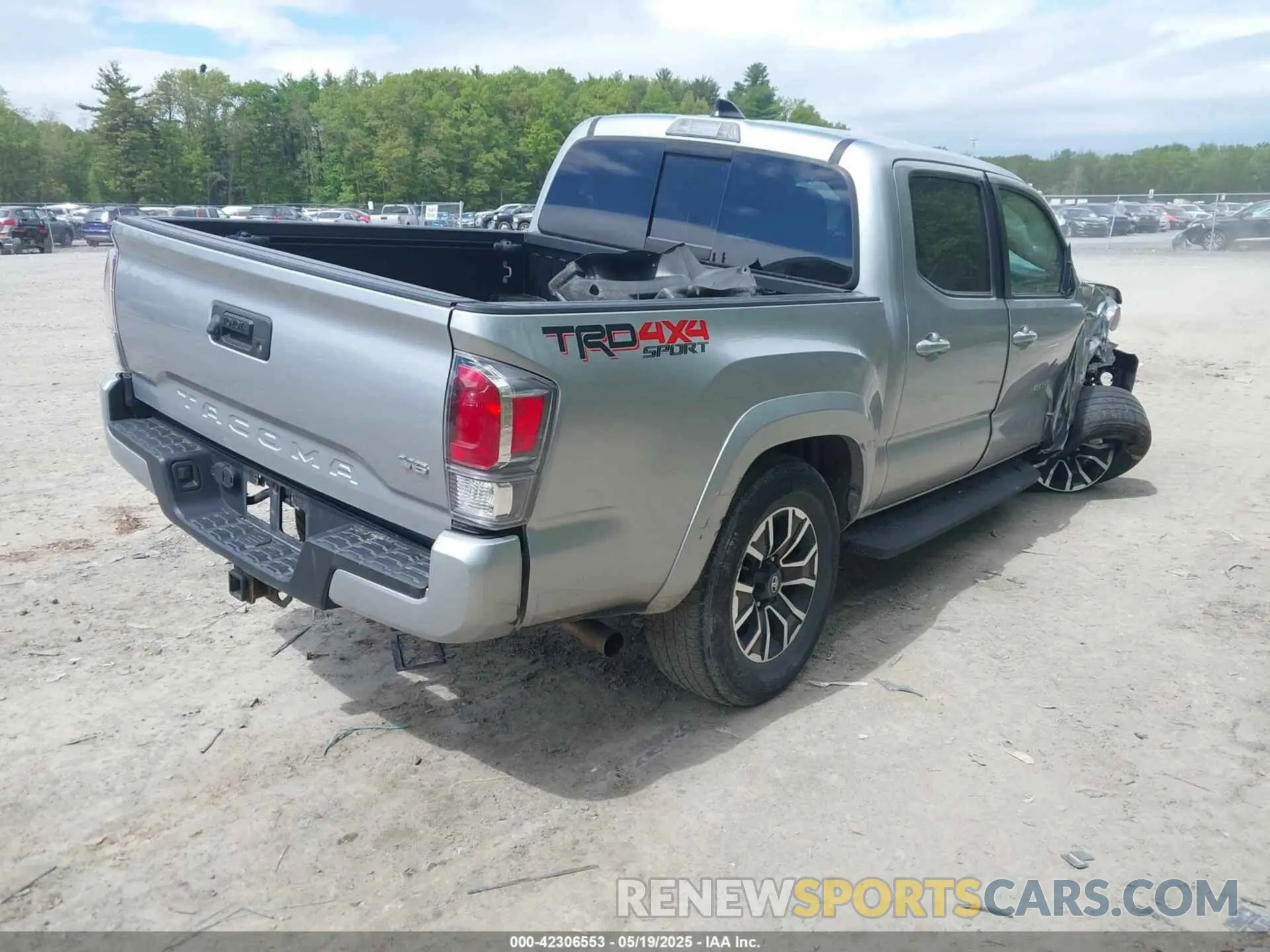 4 Photograph of a damaged car 3TYCZ5AN6NT053966 TOYOTA TACOMA 2022