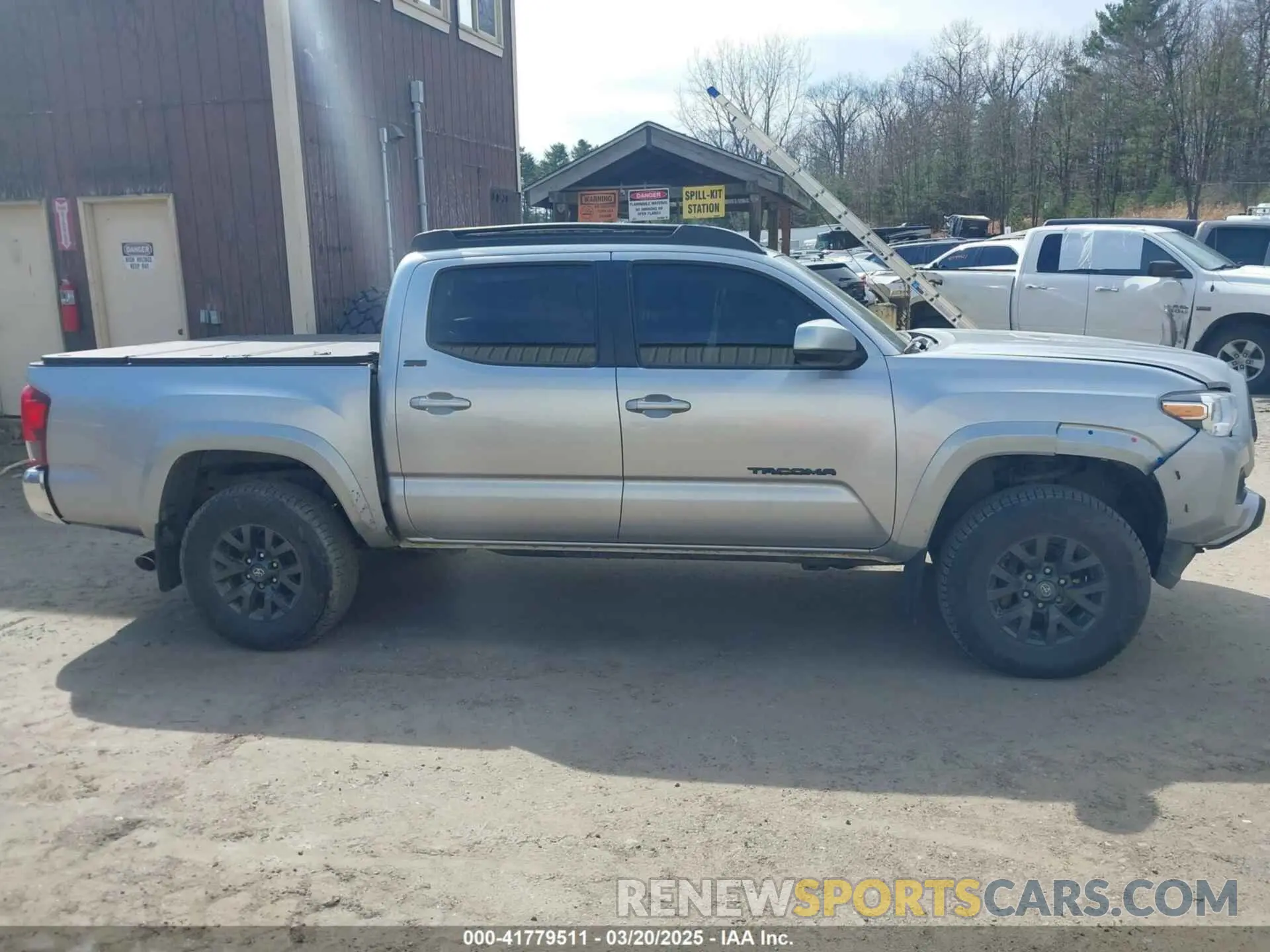 13 Photograph of a damaged car 3TYCZ5AN6NT072162 TOYOTA TACOMA 2022