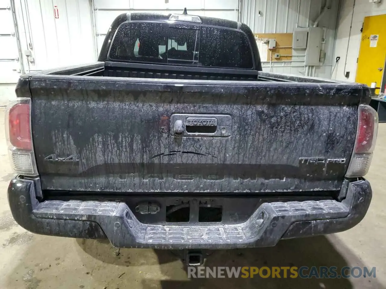 6 Photograph of a damaged car 3TYCZ5AN6NT072839 TOYOTA TACOMA 2022